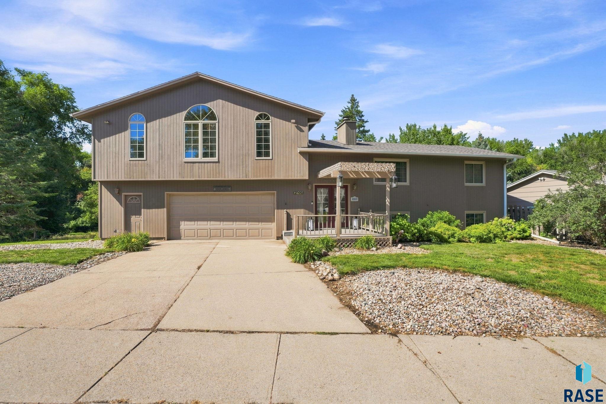 2000 E Tracy Ln, Sioux Falls