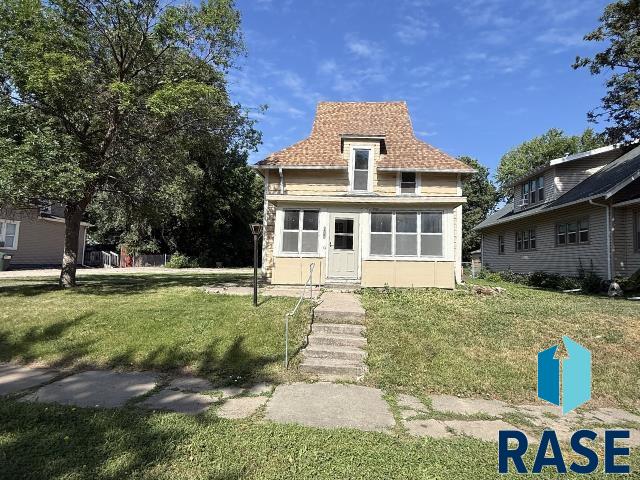 611 N Walts Ave, Sioux Falls