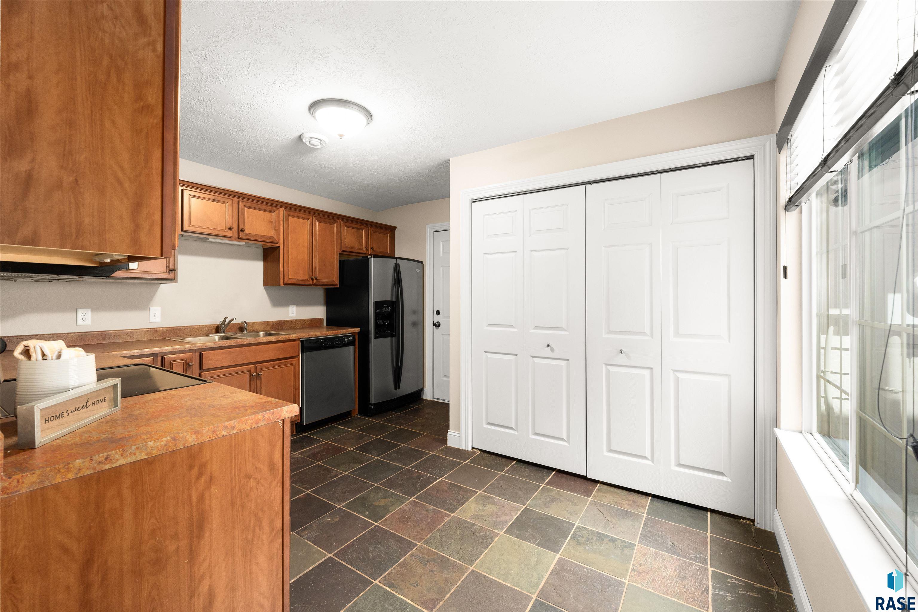 2303 Beacon Pl, Sioux Falls