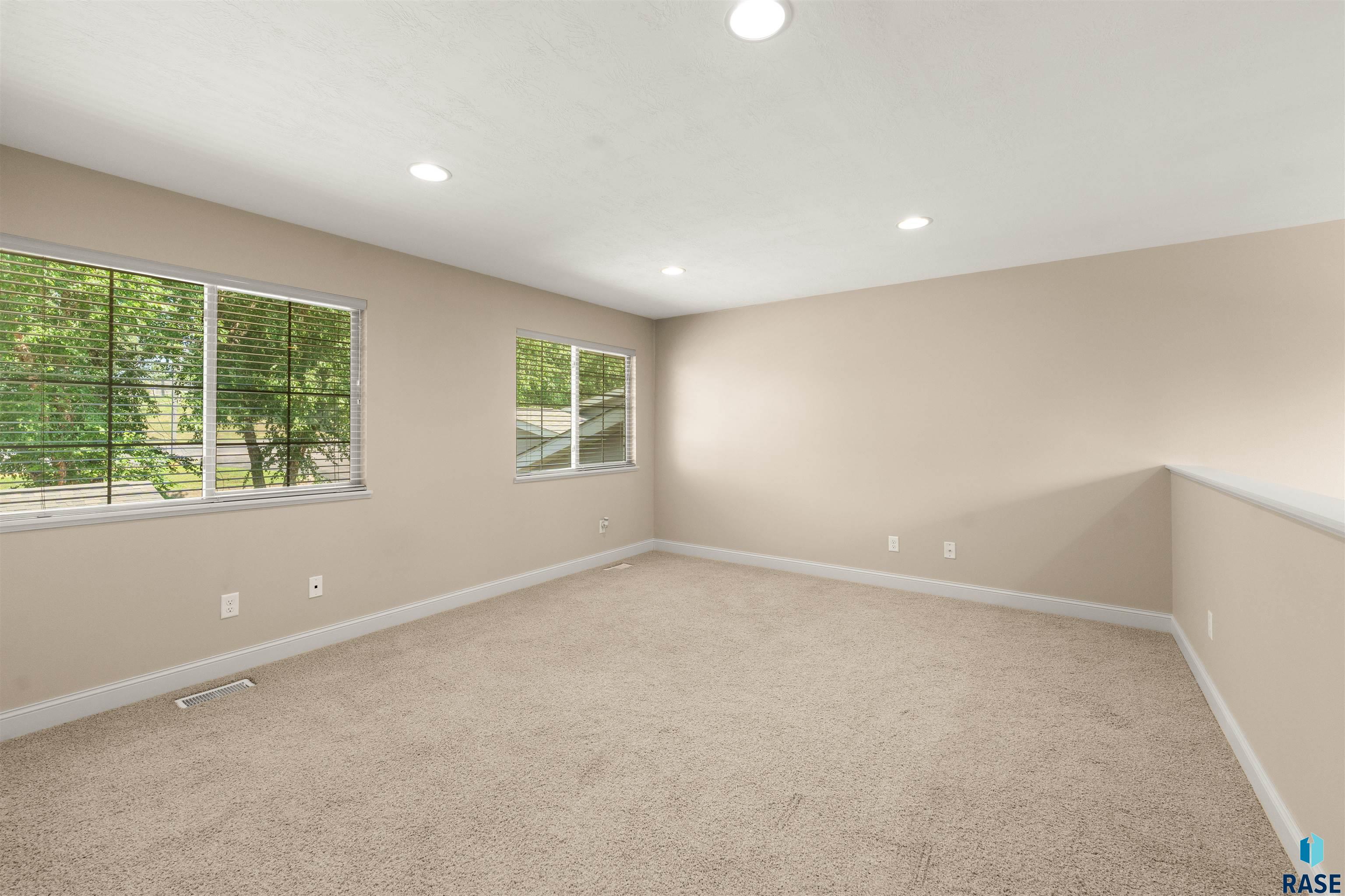 2303 Beacon Pl, Sioux Falls