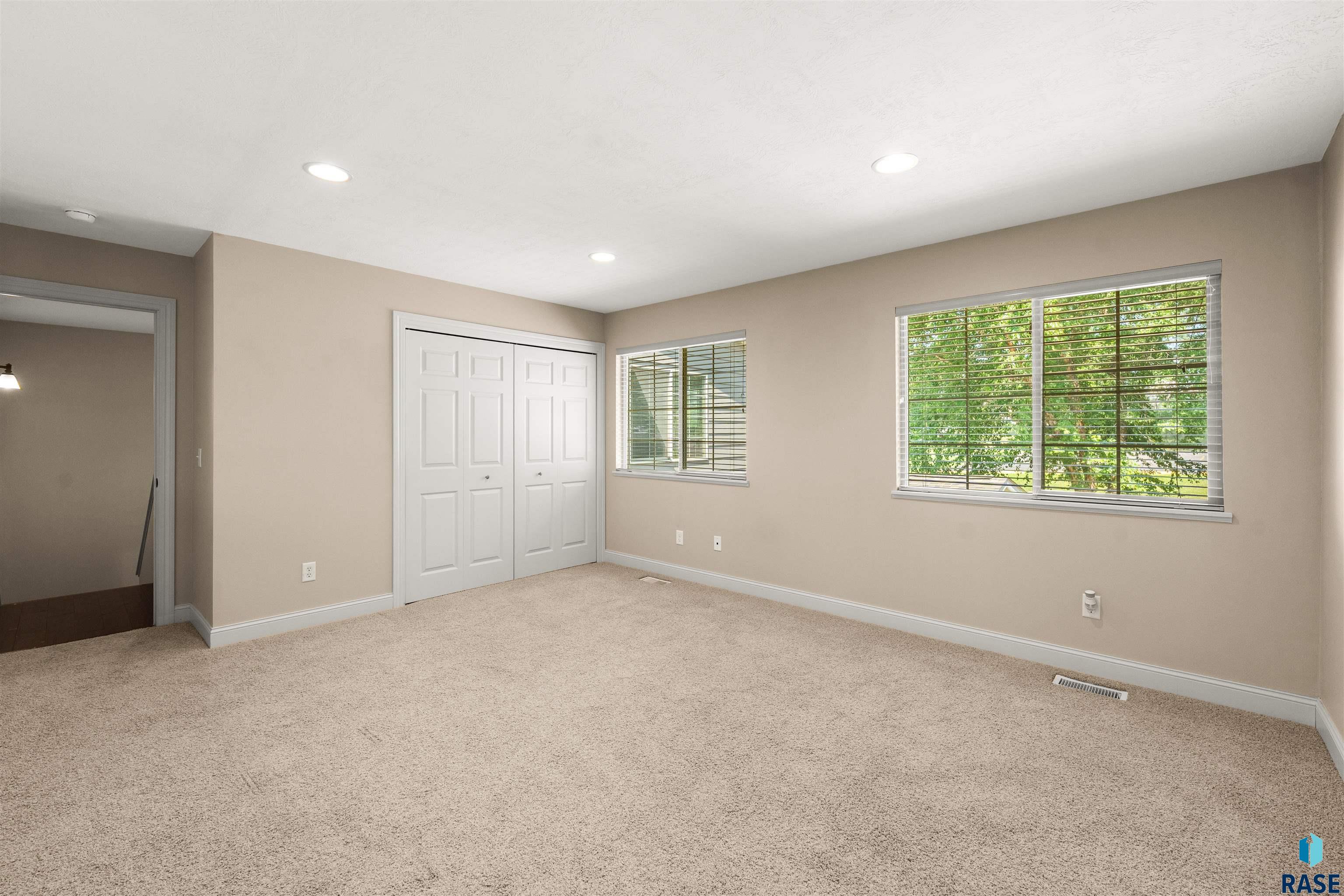 2303 Beacon Pl, Sioux Falls