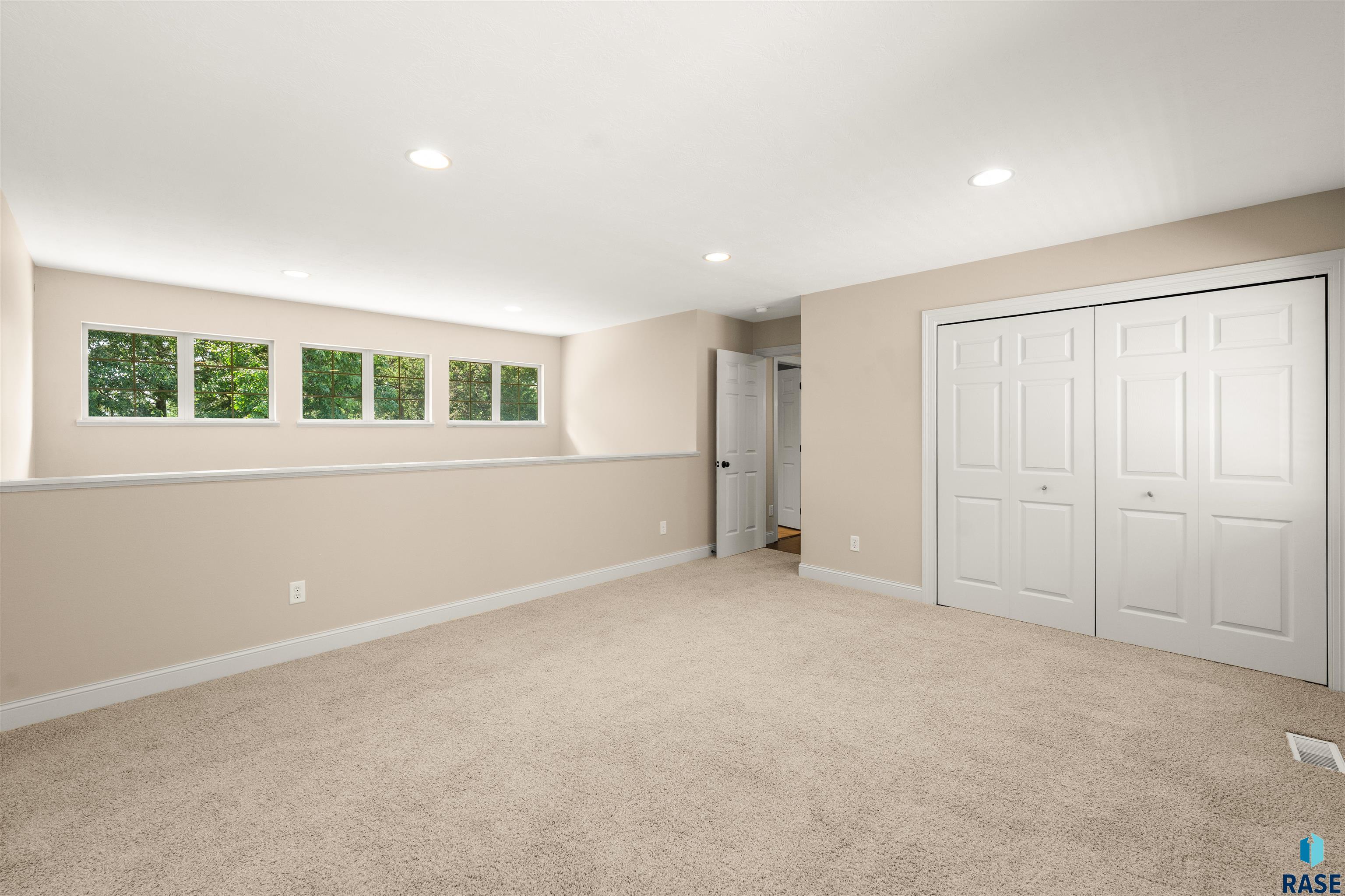 2303 Beacon Pl, Sioux Falls