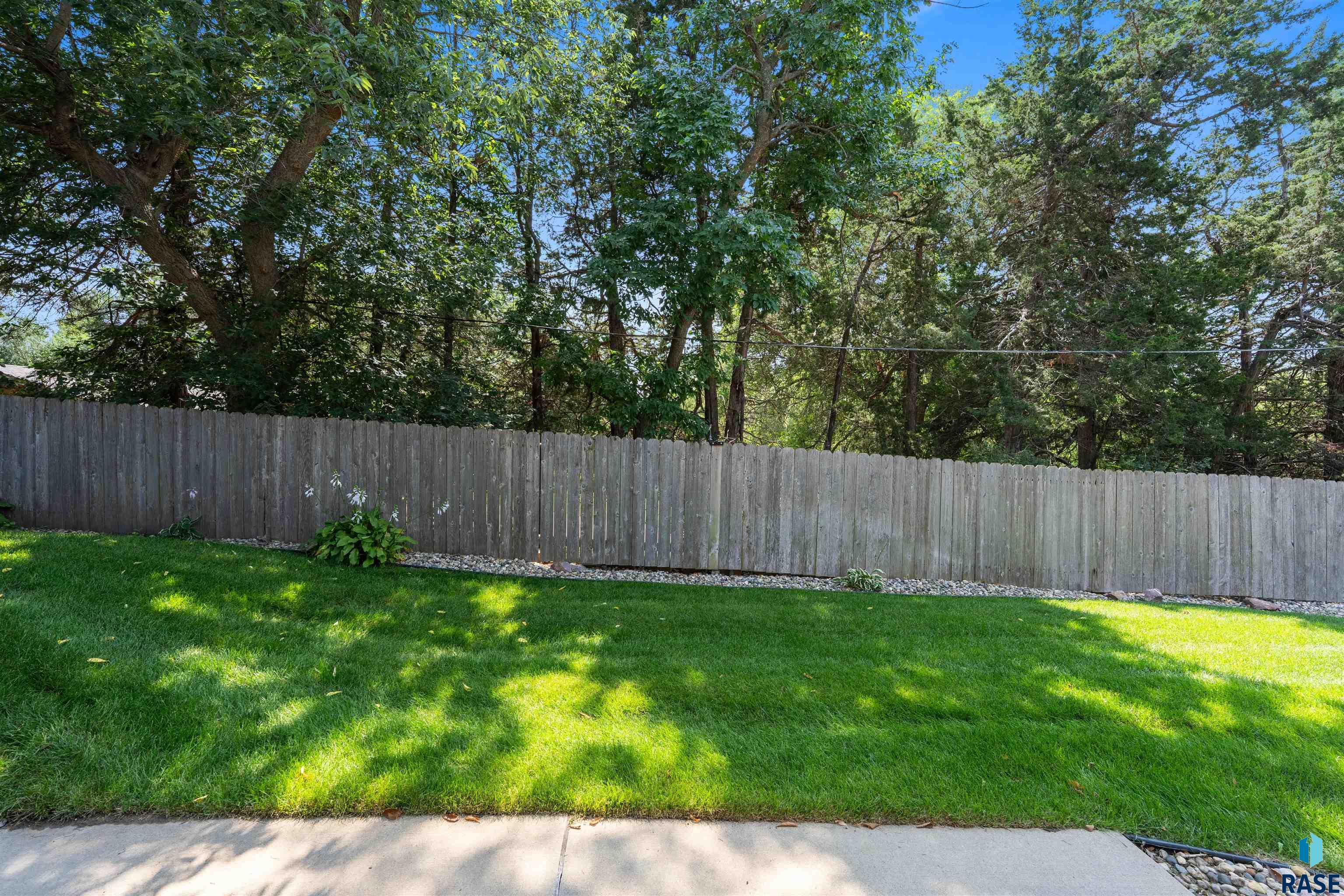 2303 Beacon Pl, Sioux Falls
