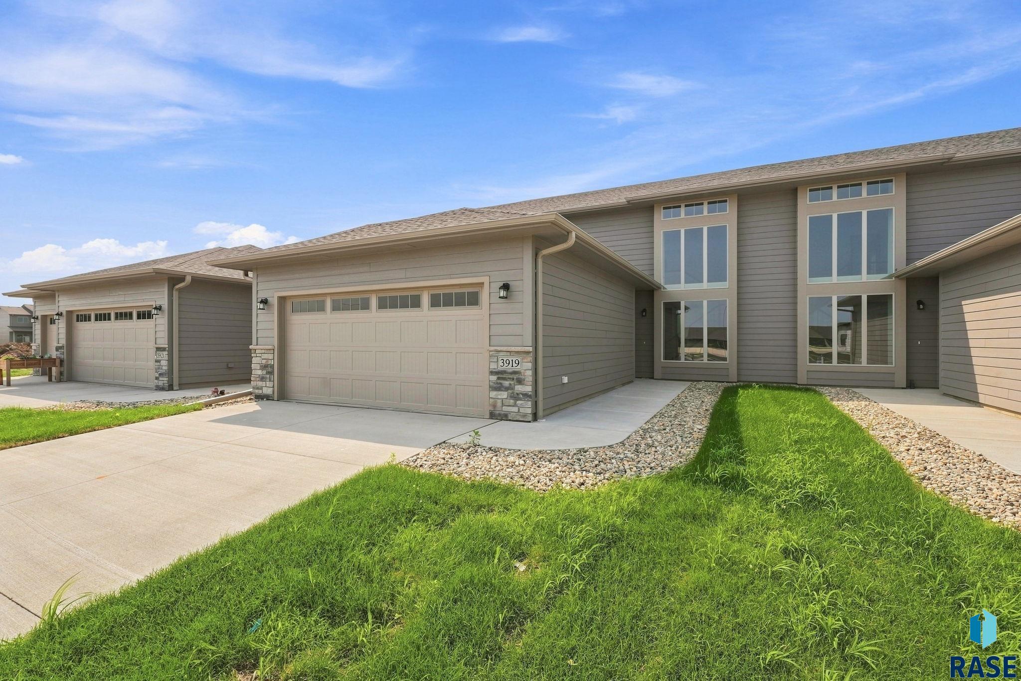 3919 E Iron Bridge Pl, Sioux Falls