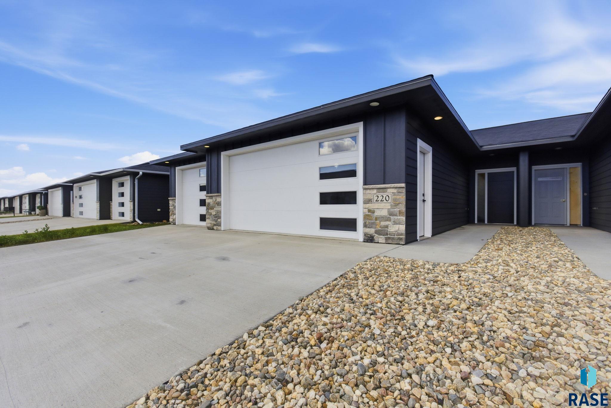 220 Ivy Rd, Tea
