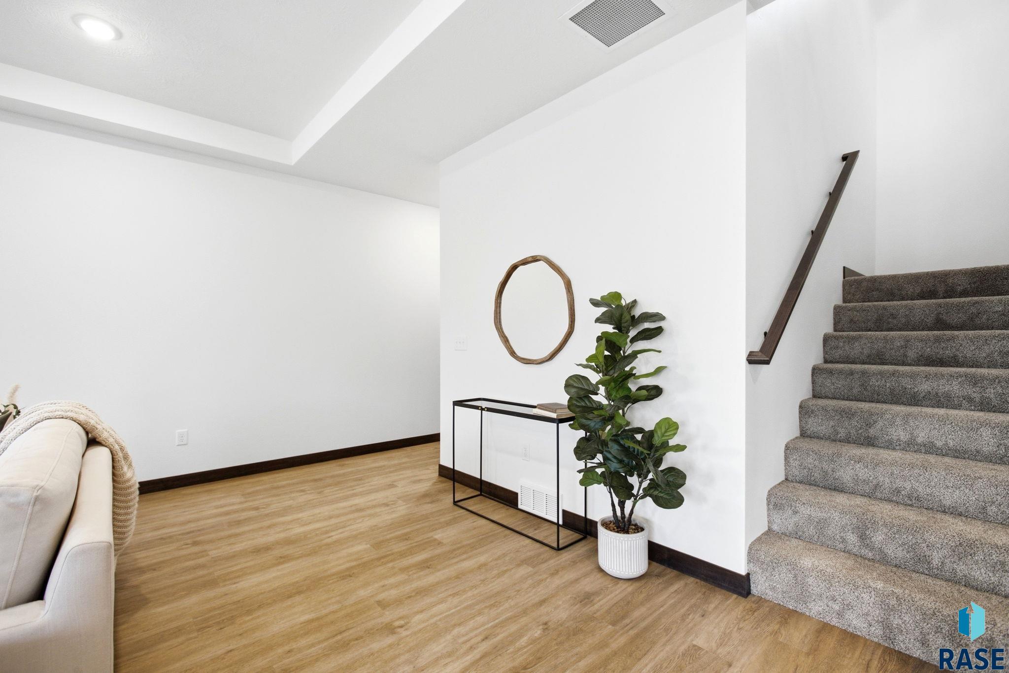 220 Ivy Rd, Tea