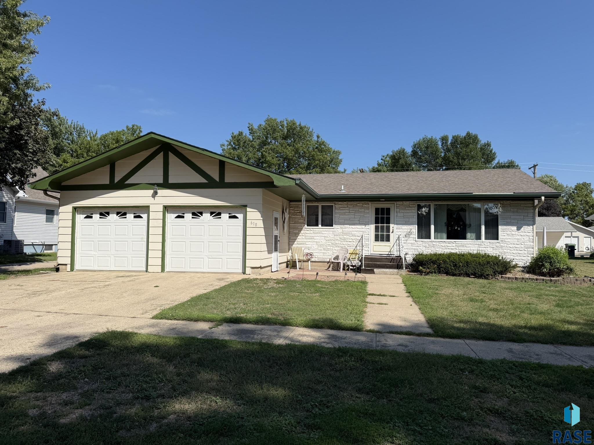 618 S Cherry St, Freeman