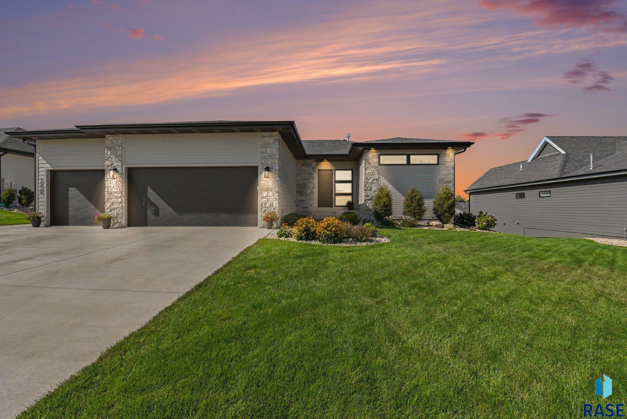 7320 E Twin Pines Ct, Sioux Falls