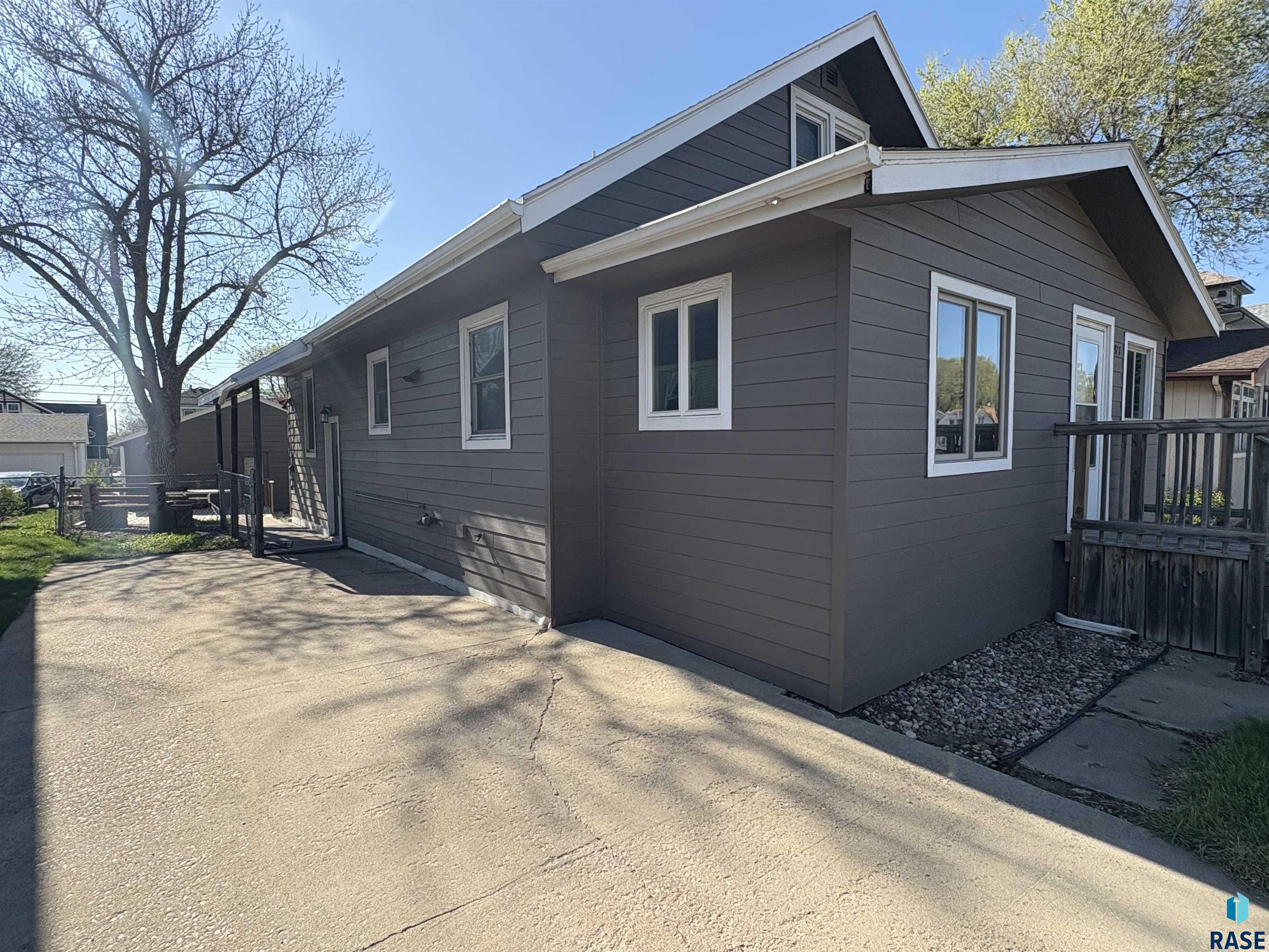 327 Cliff Ave, Sioux Falls