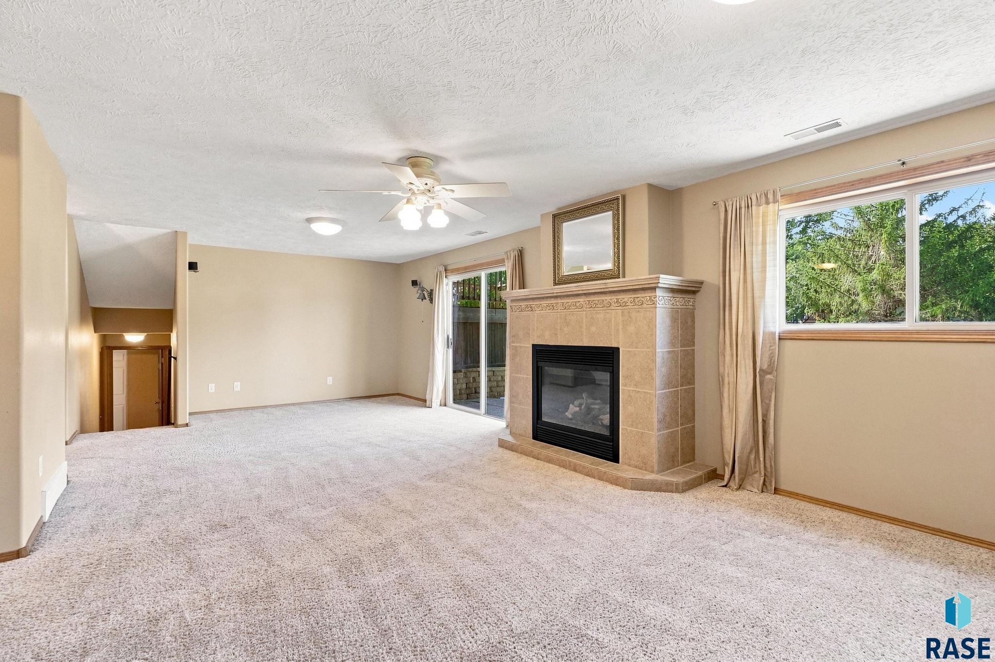 7609 Stanford Dr, Sioux Falls