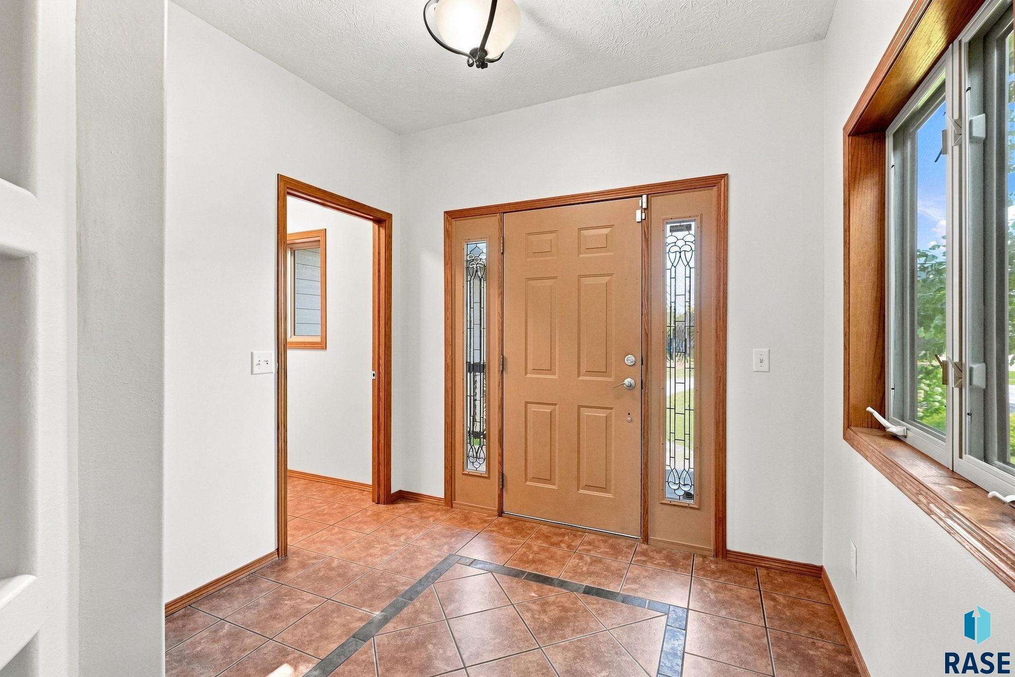 7609 Stanford Dr, Sioux Falls