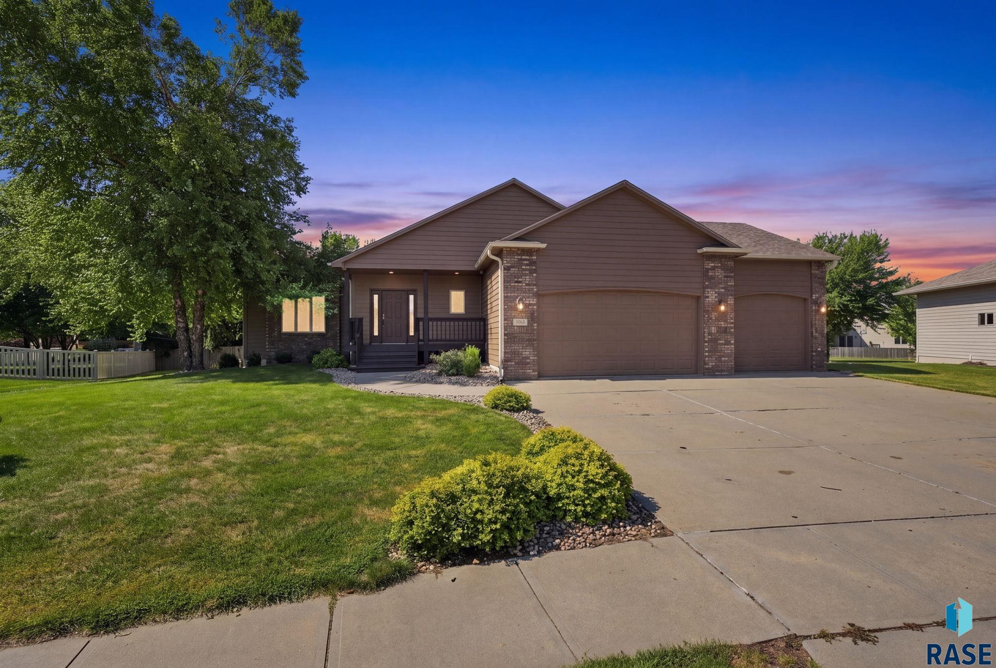 7609 Stanford Dr, Sioux Falls