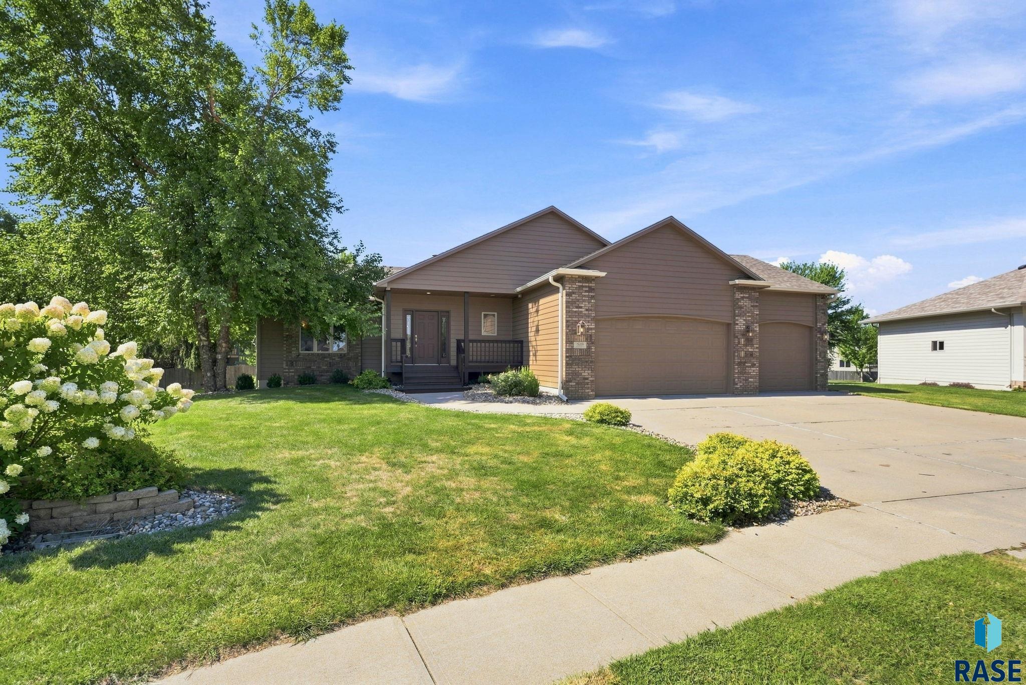 7609 Stanford Dr, Sioux Falls
