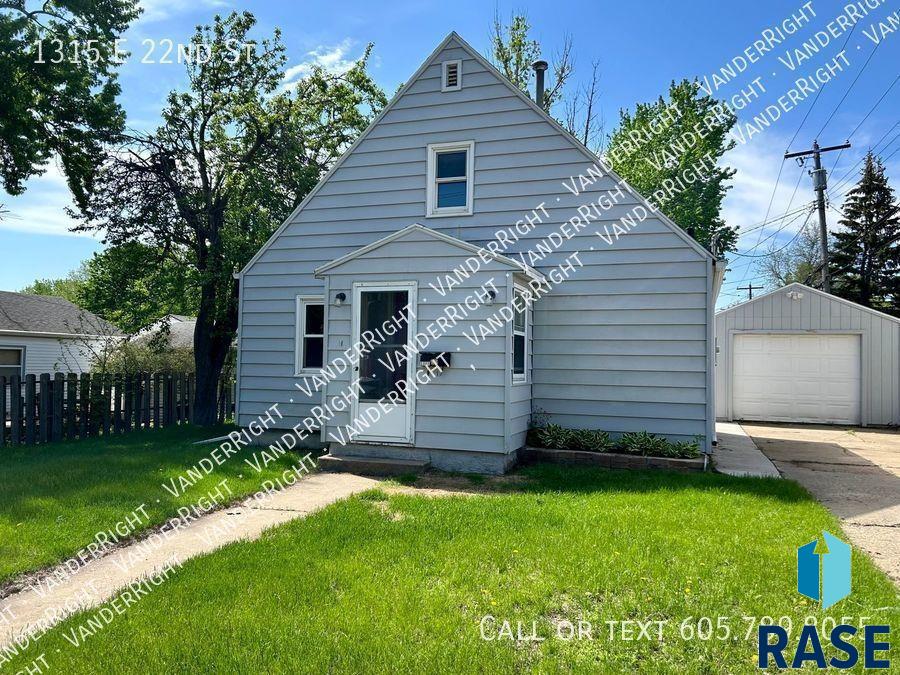 1315 E 22nd St St, Sioux Falls