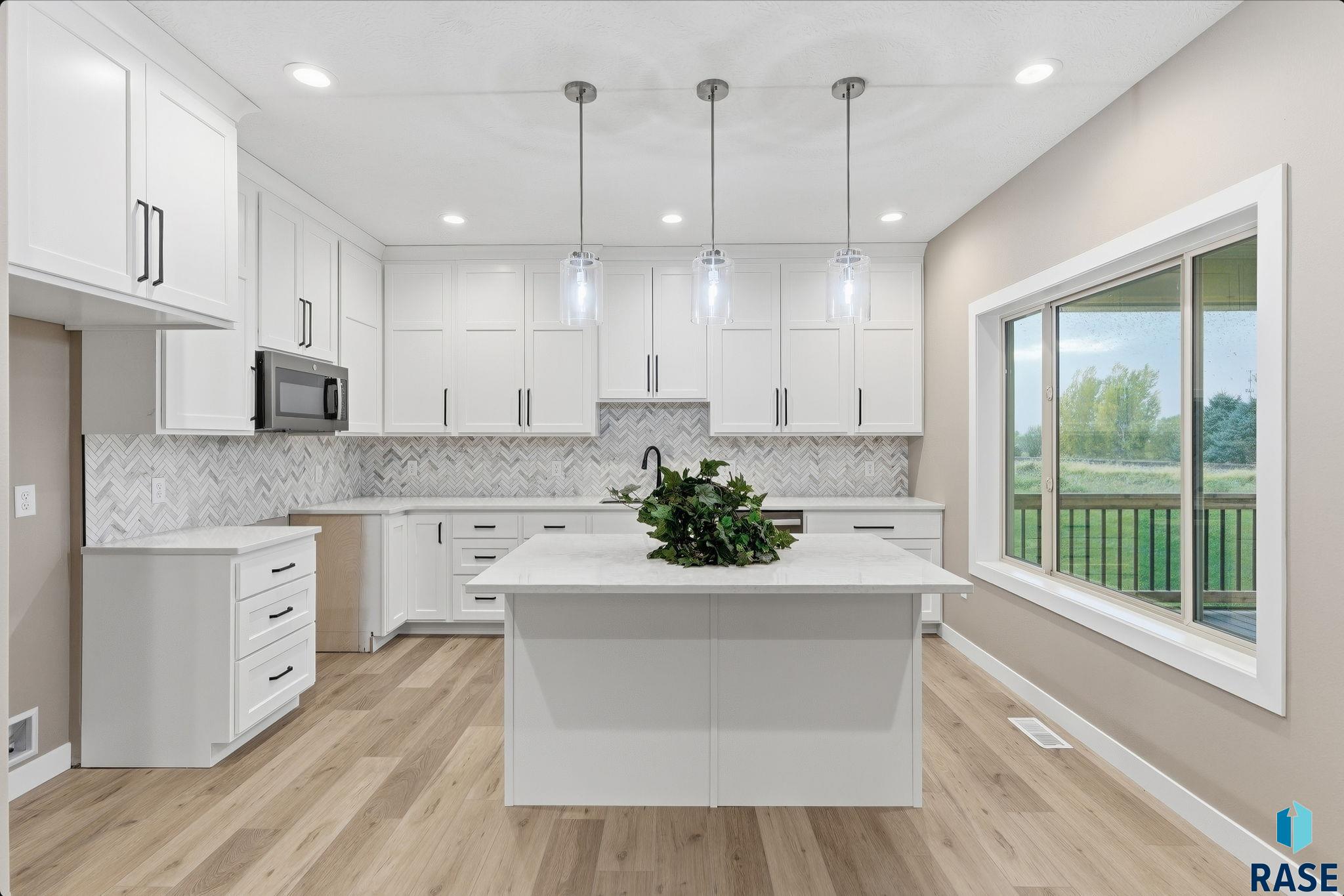 2403 Joshua Cir, Sioux Falls