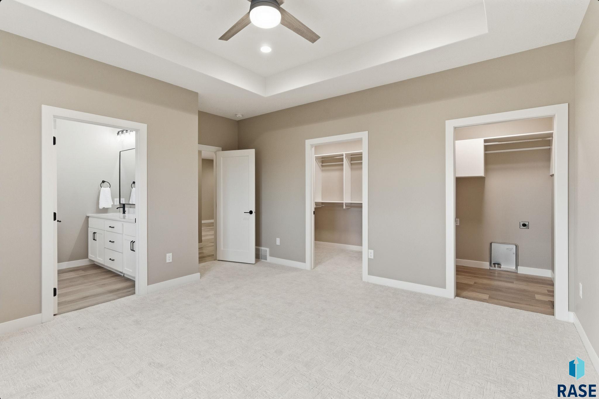 2403 Joshua Cir, Sioux Falls