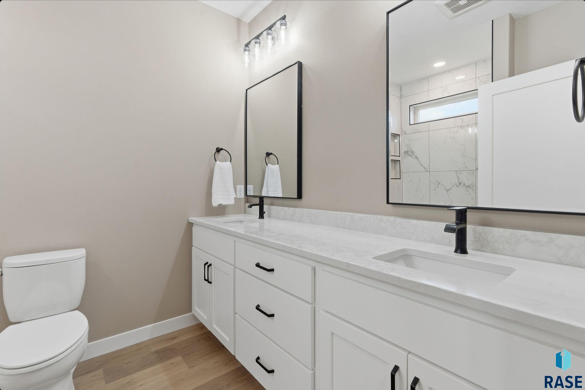 2403 Joshua Cir, Sioux Falls