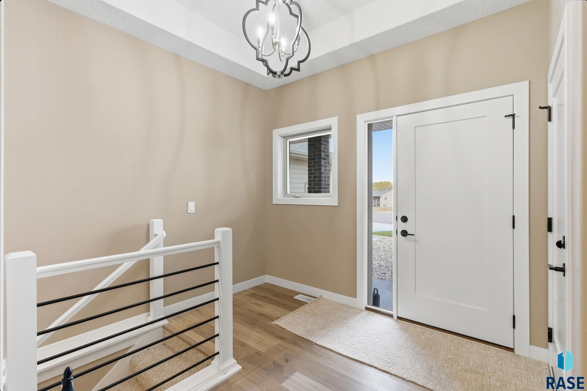 2403 Joshua Cir, Sioux Falls