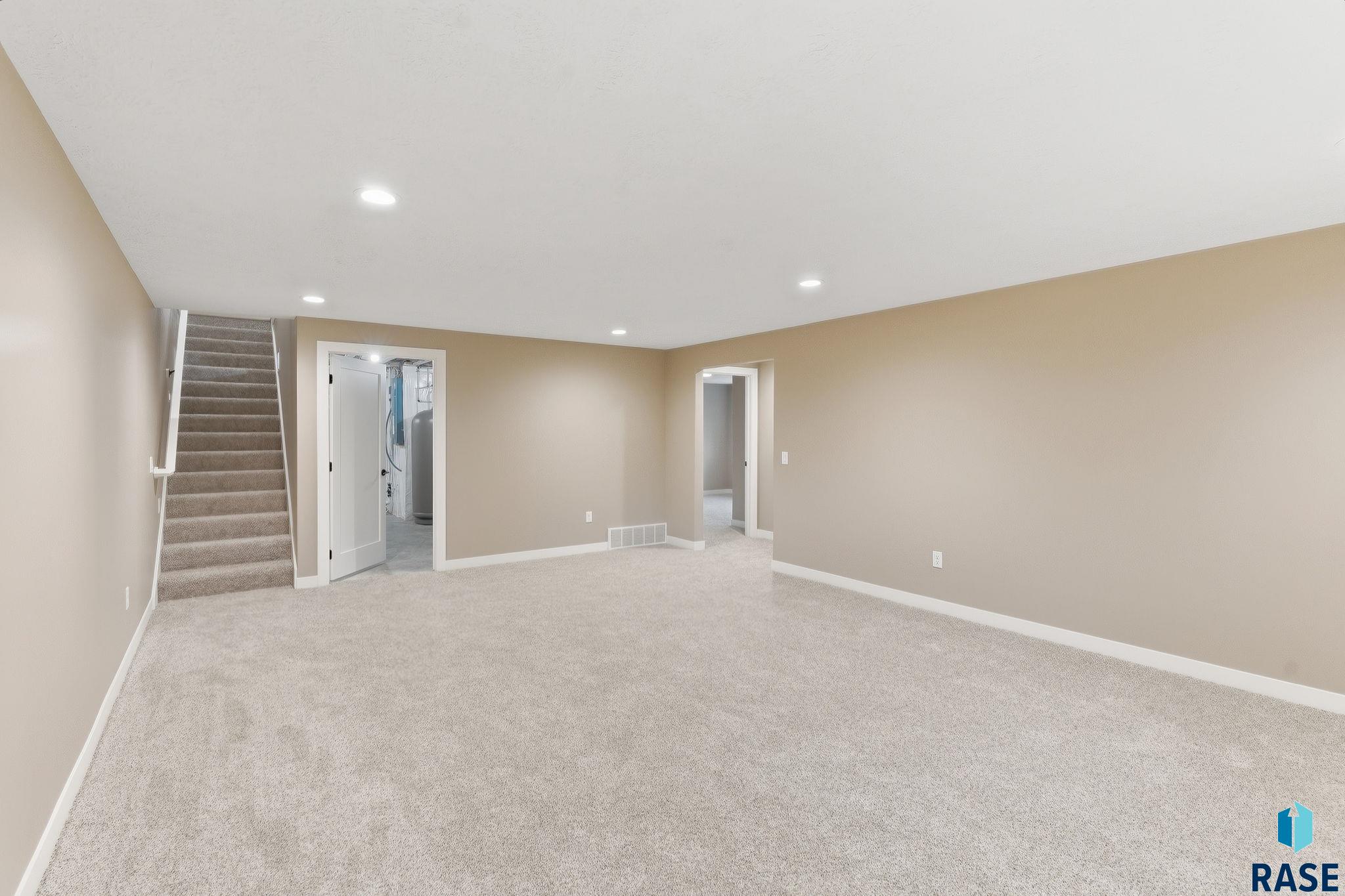 2403 Joshua Cir, Sioux Falls