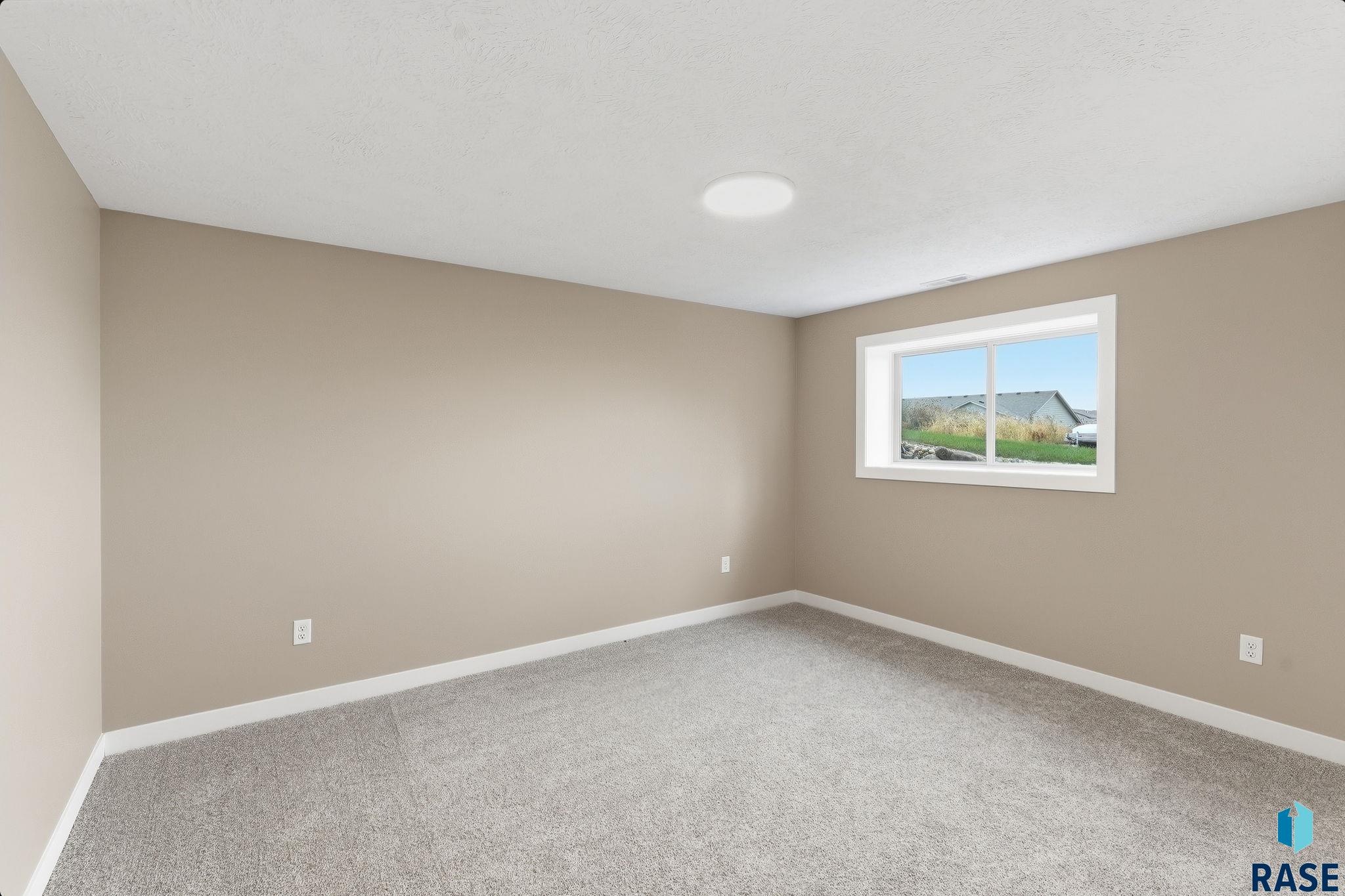 2403 Joshua Cir, Sioux Falls