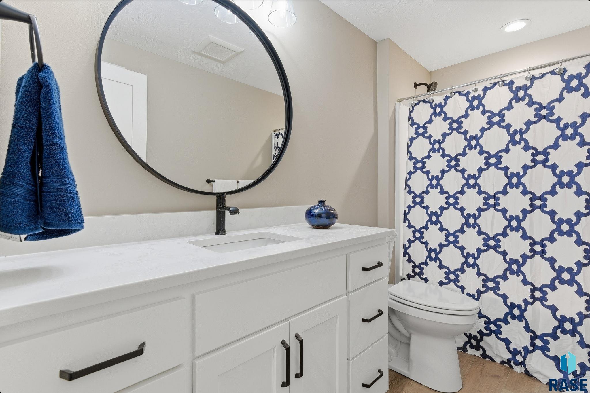 2403 Joshua Cir, Sioux Falls