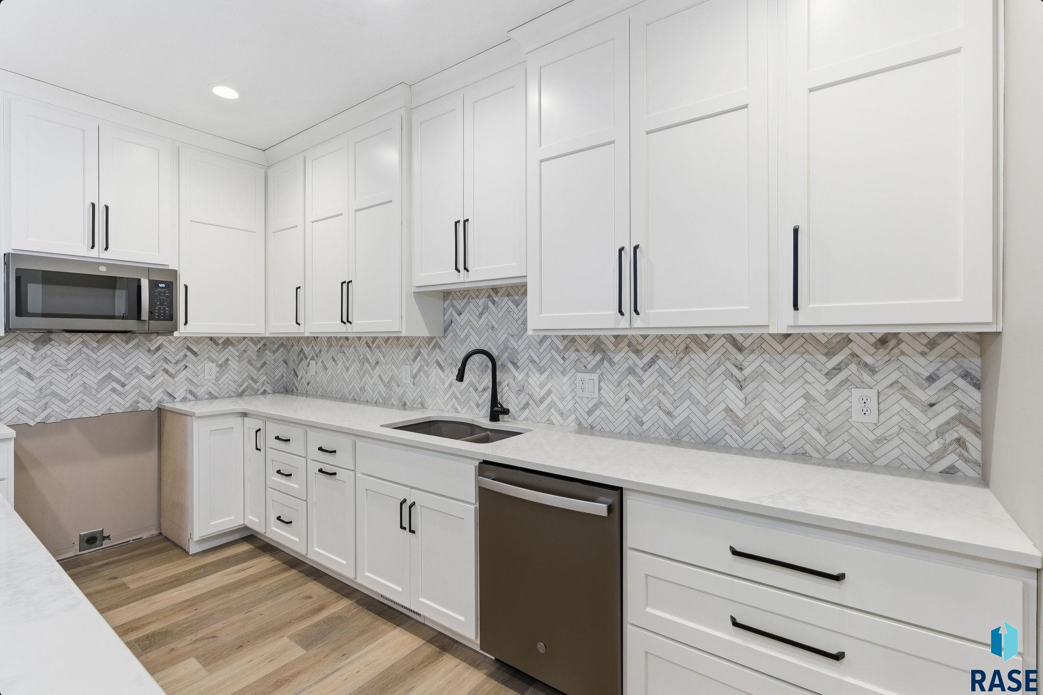 2403 Joshua Cir, Sioux Falls