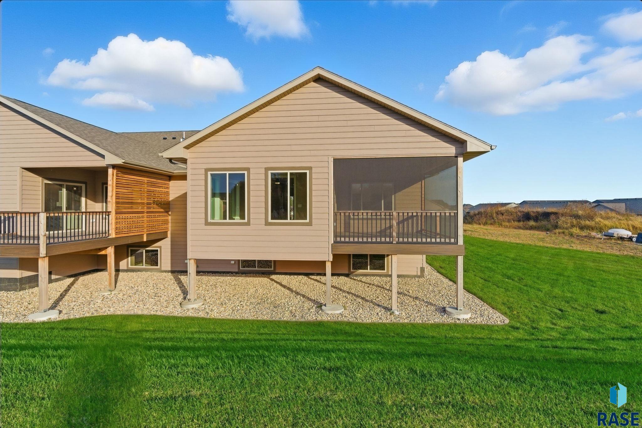 2403 Joshua Cir, Sioux Falls