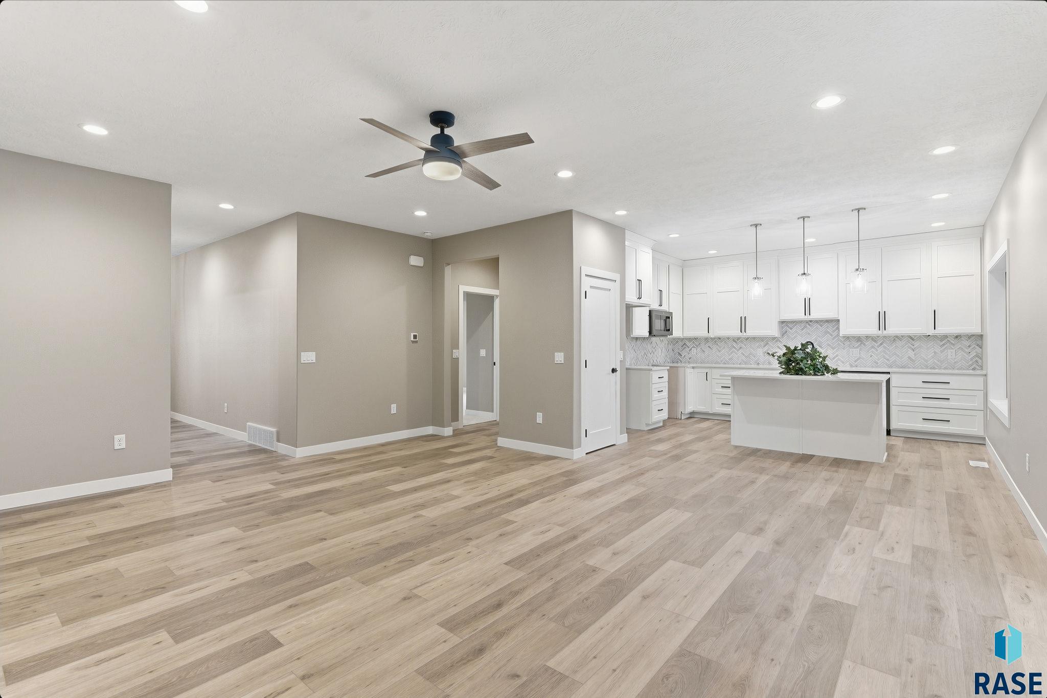 2403 Joshua Cir, Sioux Falls