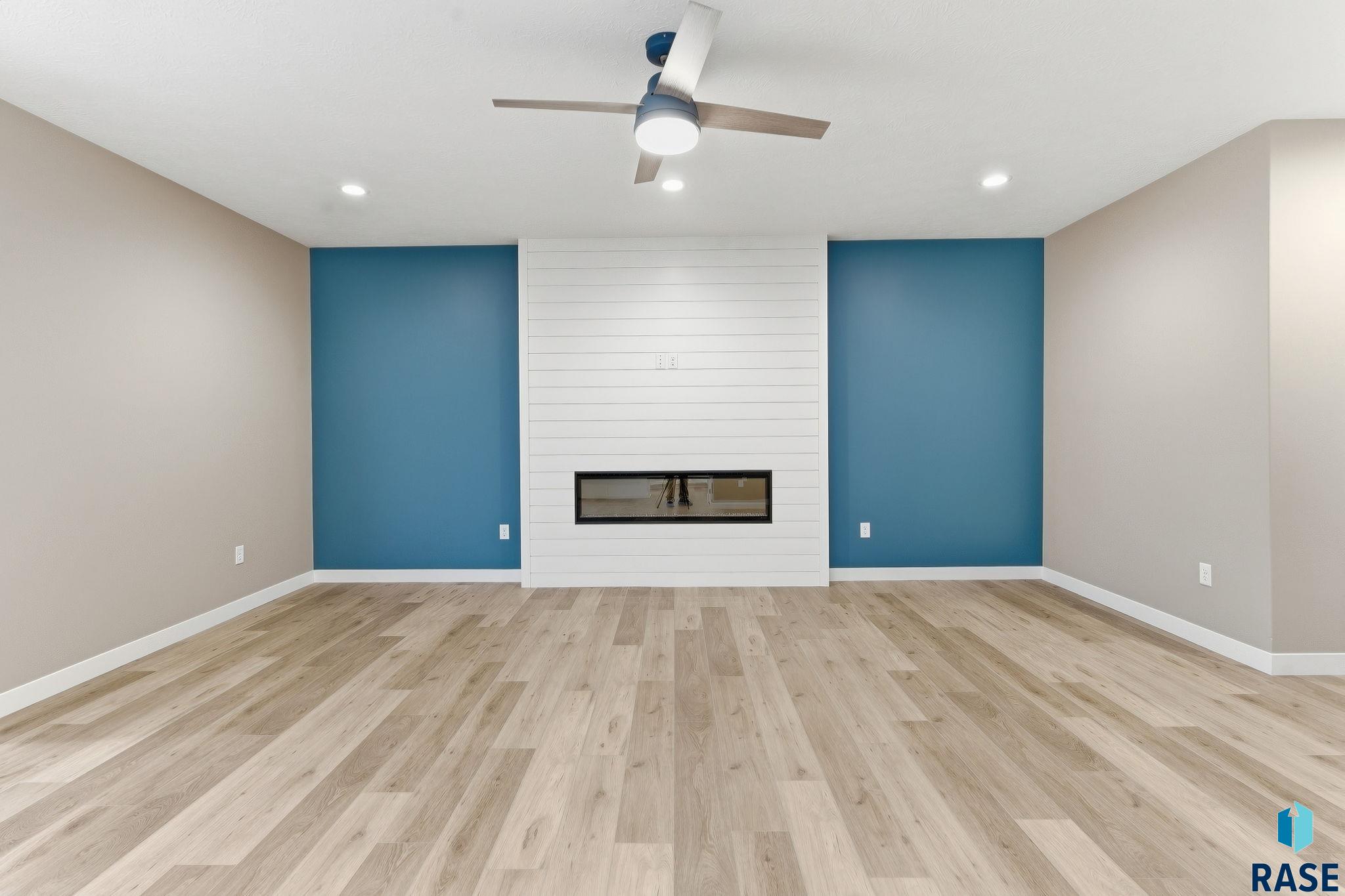 2403 Joshua Cir, Sioux Falls