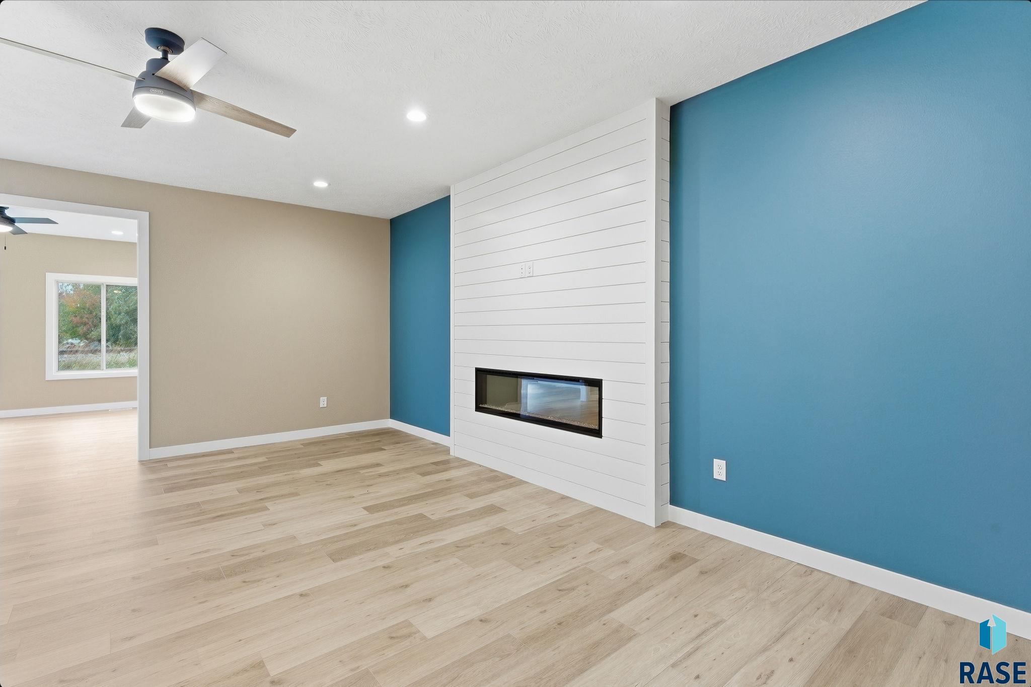 2403 Joshua Cir, Sioux Falls