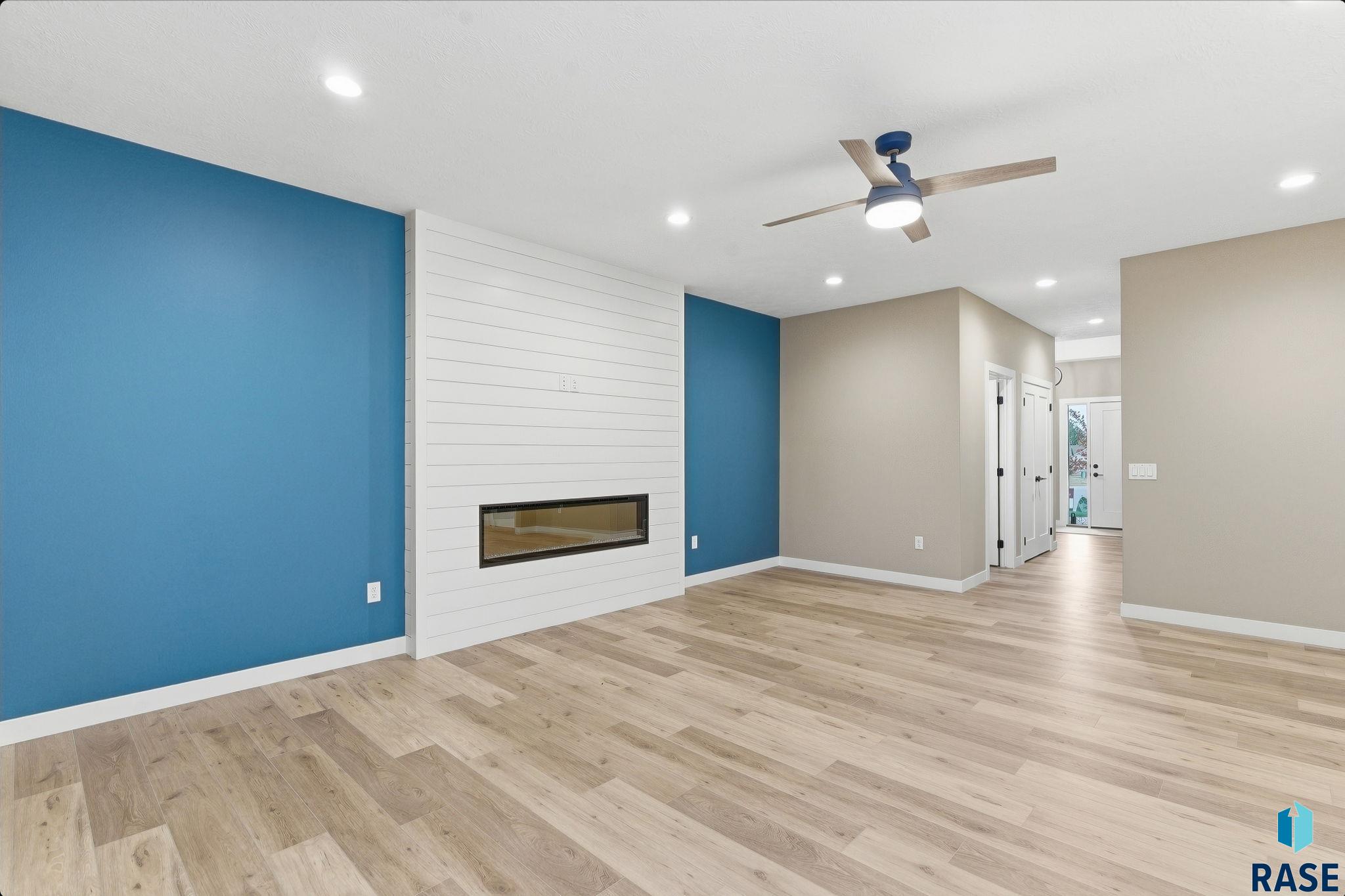 2403 Joshua Cir, Sioux Falls