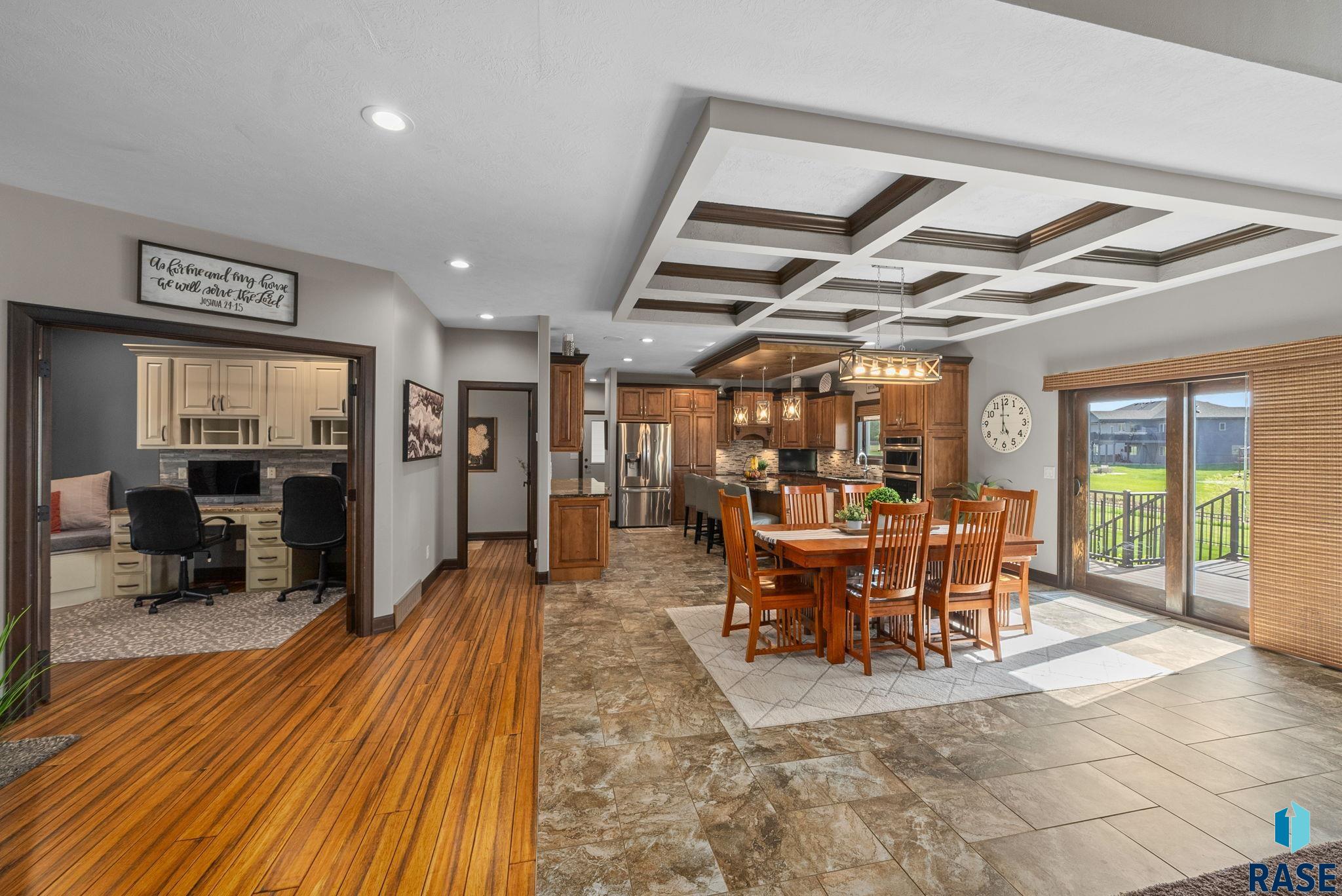 1301 Hyannis Port Ln, Sioux Falls