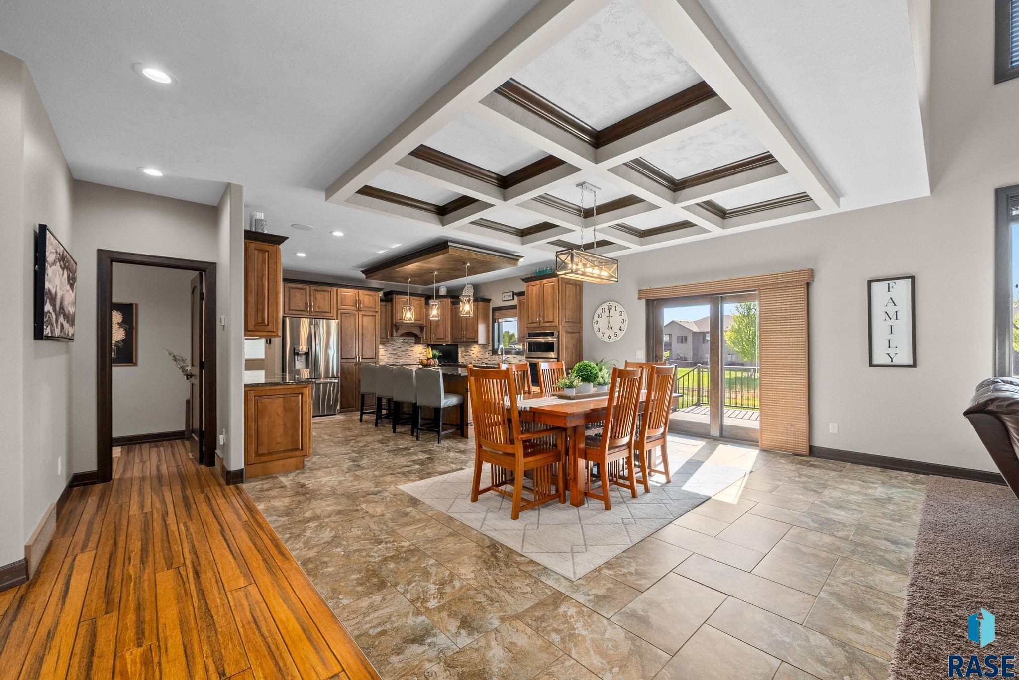 1301 Hyannis Port Ln, Sioux Falls