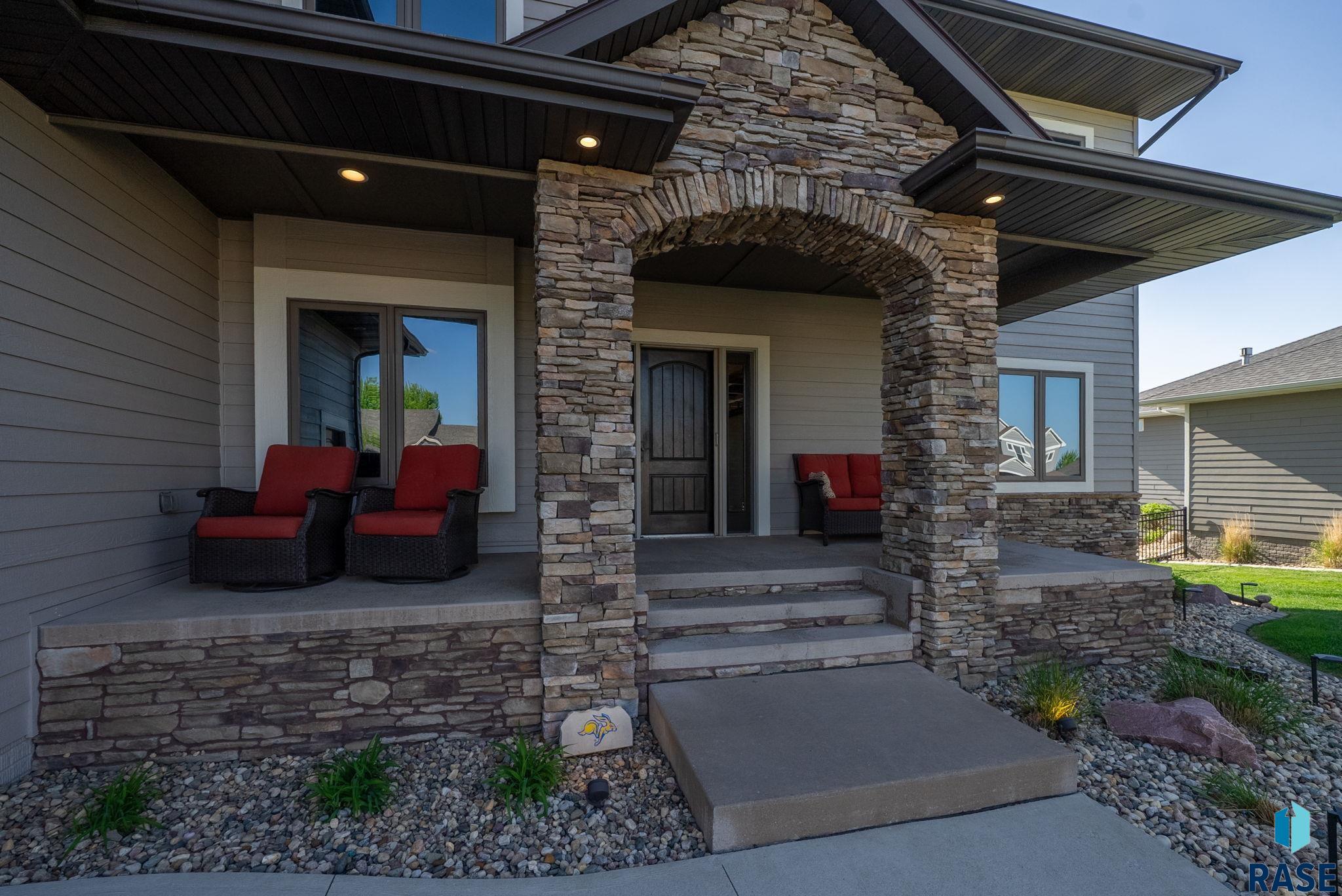 1301 Hyannis Port Ln, Sioux Falls