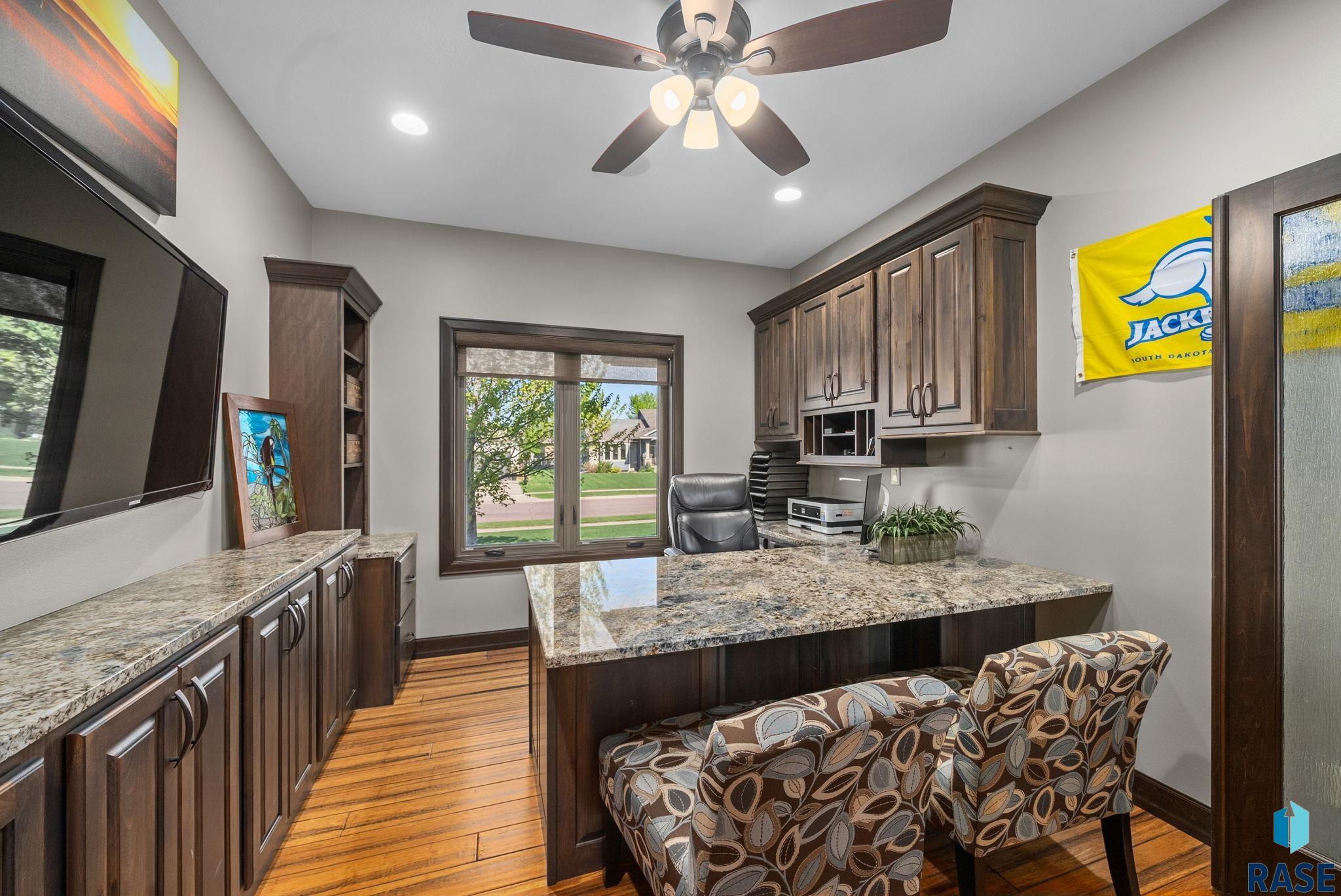 1301 Hyannis Port Ln, Sioux Falls