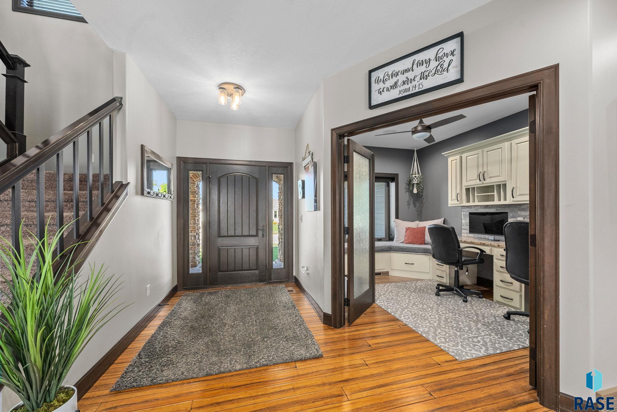 1301 Hyannis Port Ln, Sioux Falls