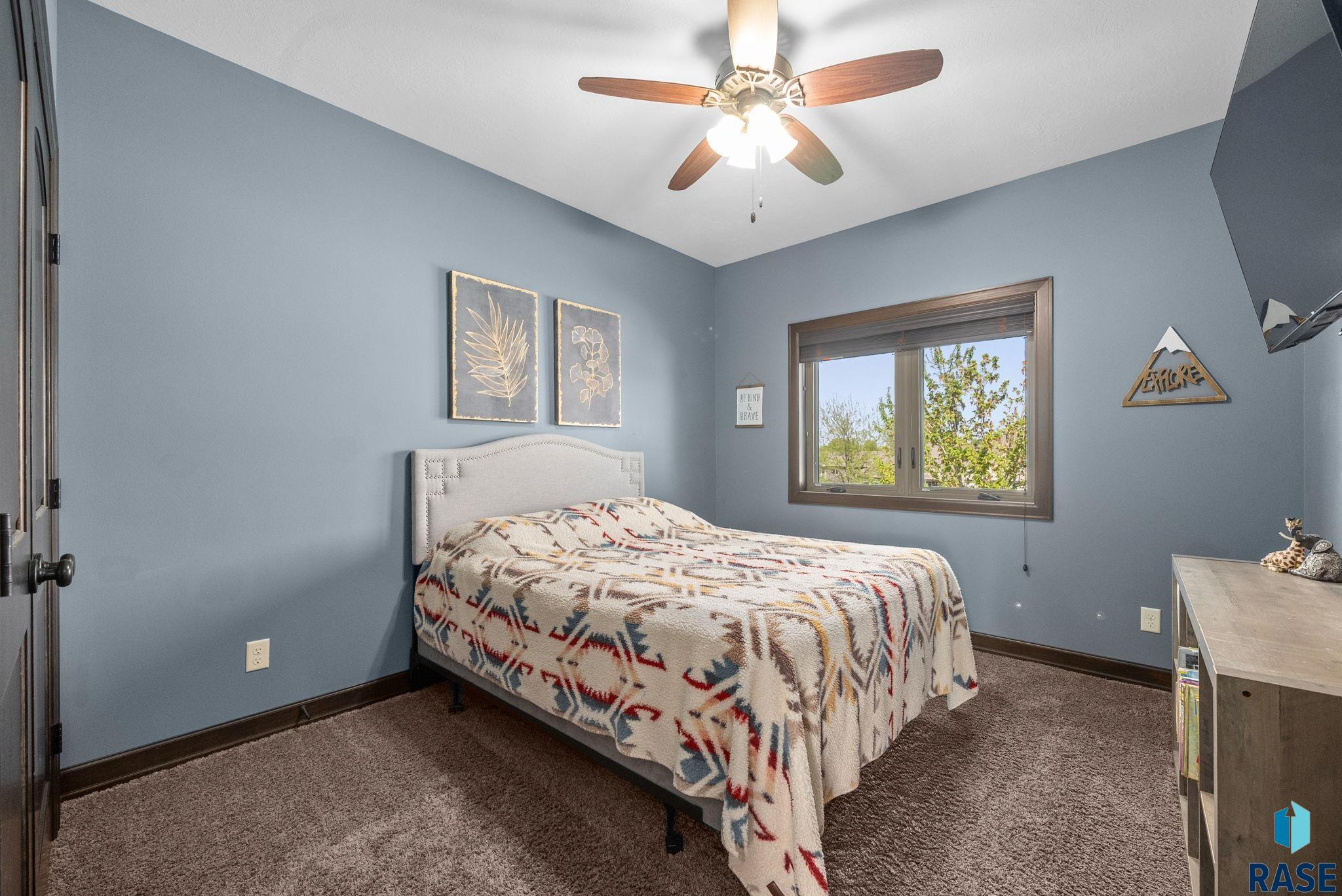 1301 Hyannis Port Ln, Sioux Falls