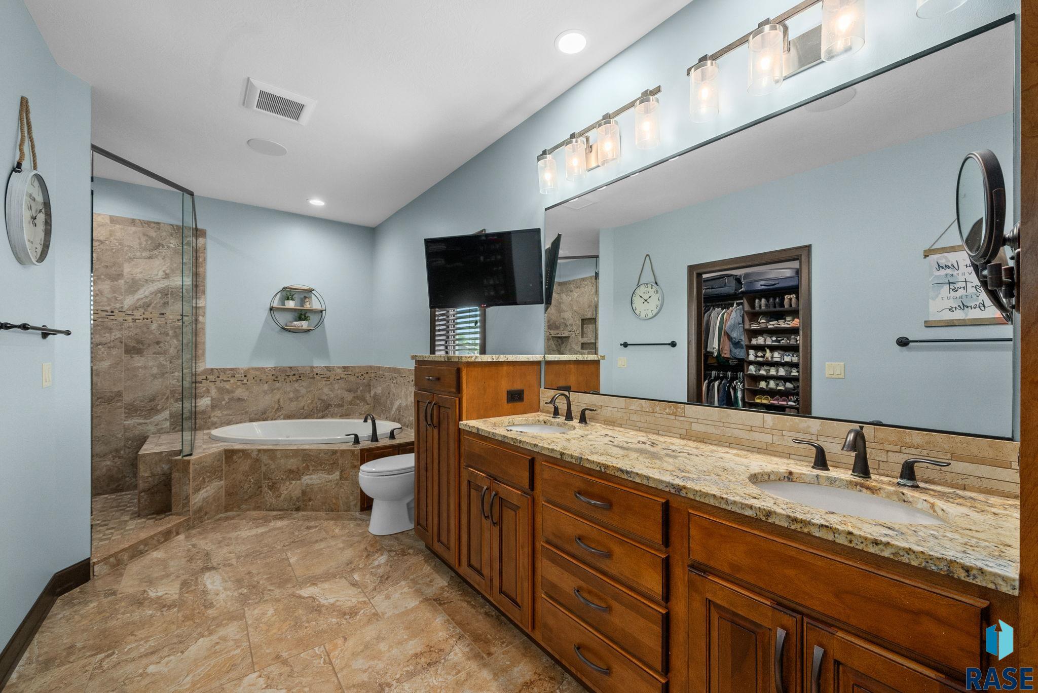 1301 Hyannis Port Ln, Sioux Falls