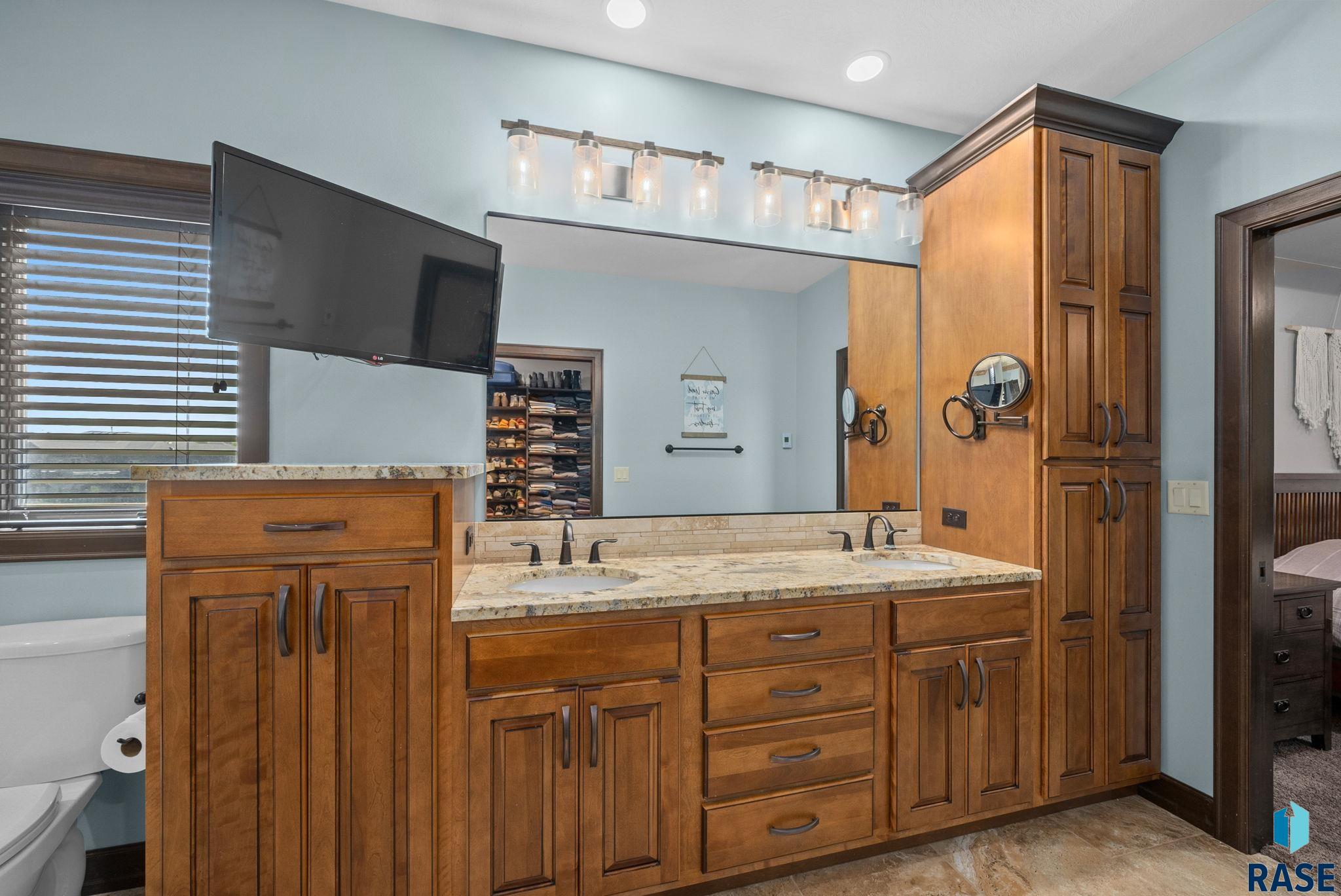 1301 Hyannis Port Ln, Sioux Falls