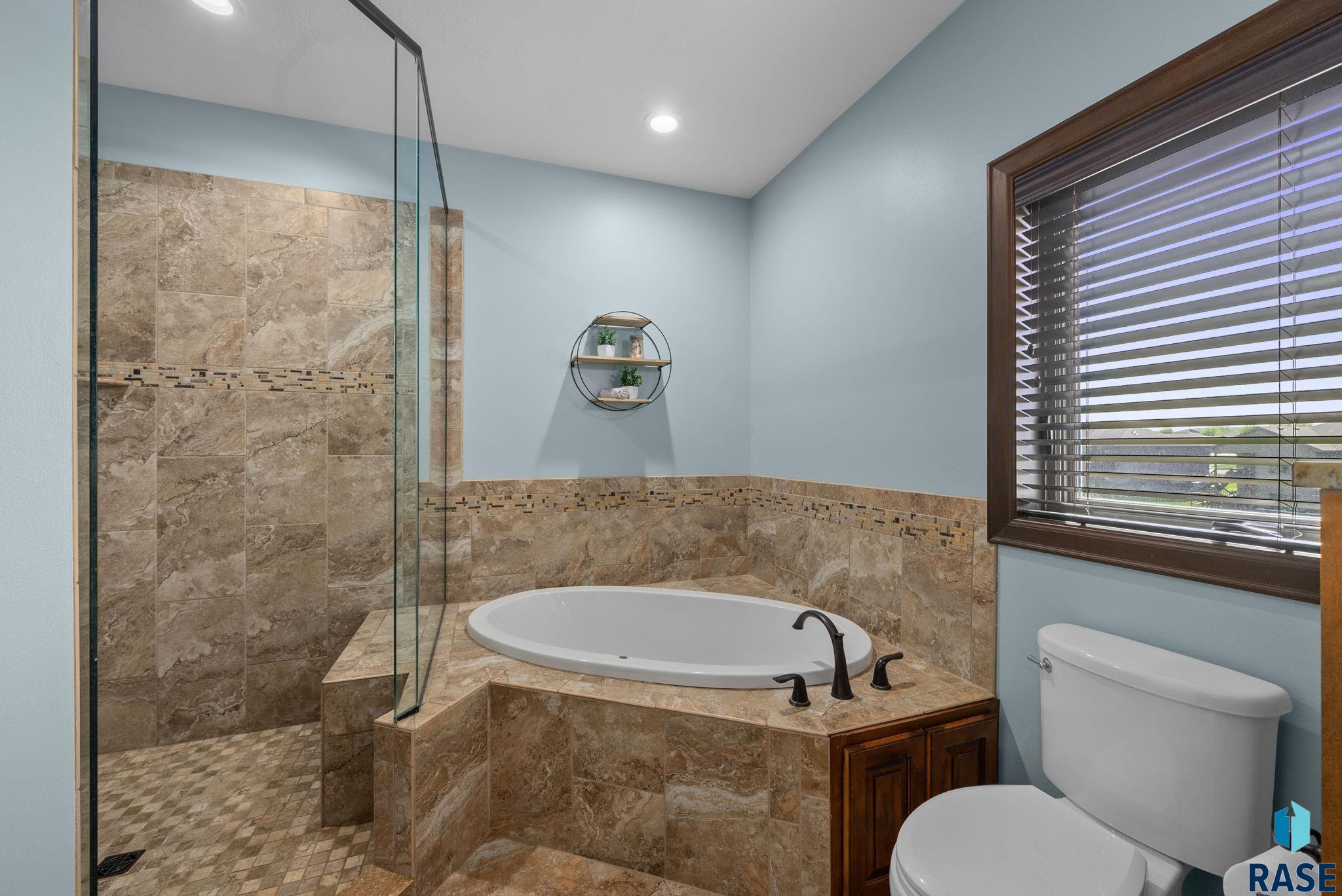 1301 Hyannis Port Ln, Sioux Falls