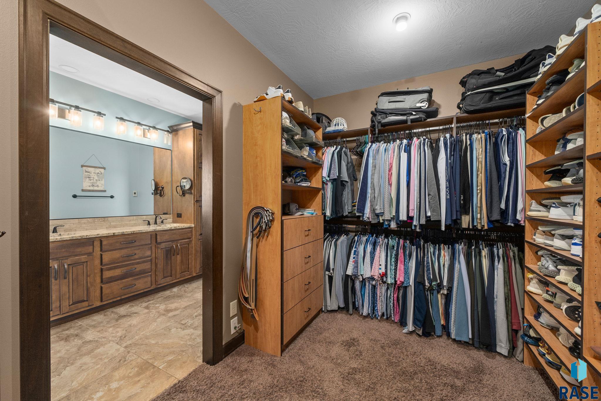 1301 Hyannis Port Ln, Sioux Falls