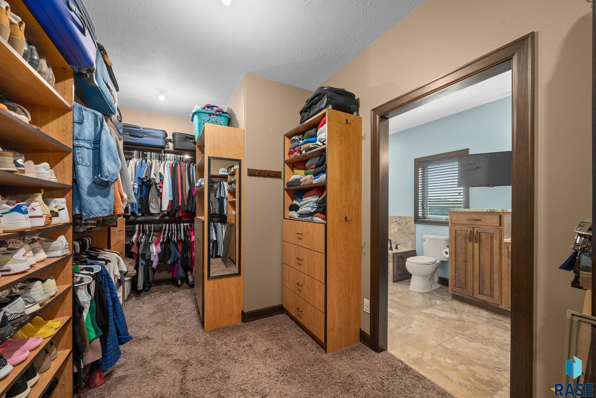 1301 Hyannis Port Ln, Sioux Falls