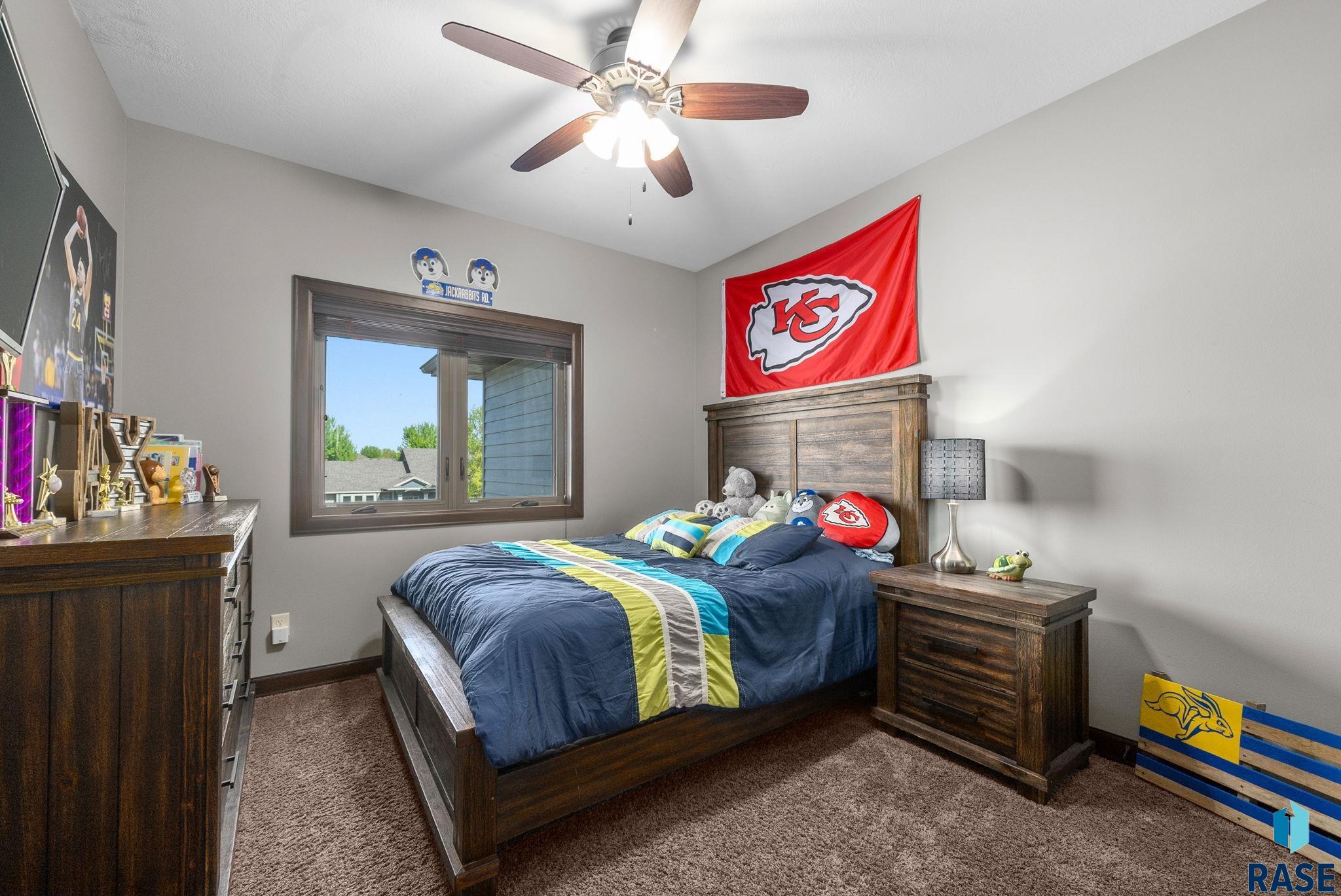 1301 Hyannis Port Ln, Sioux Falls