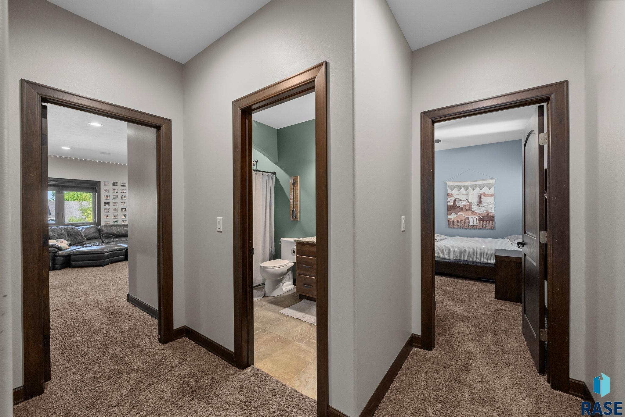 1301 Hyannis Port Ln, Sioux Falls