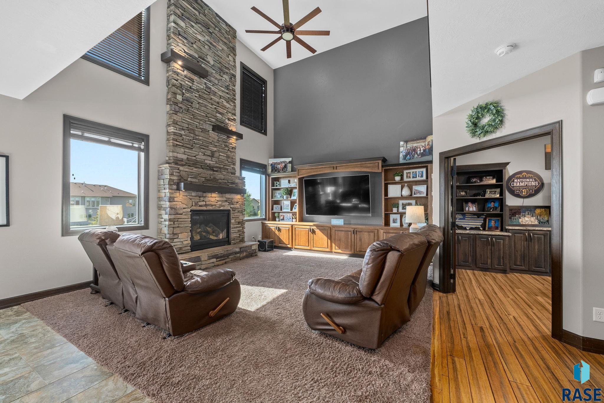 1301 Hyannis Port Ln, Sioux Falls