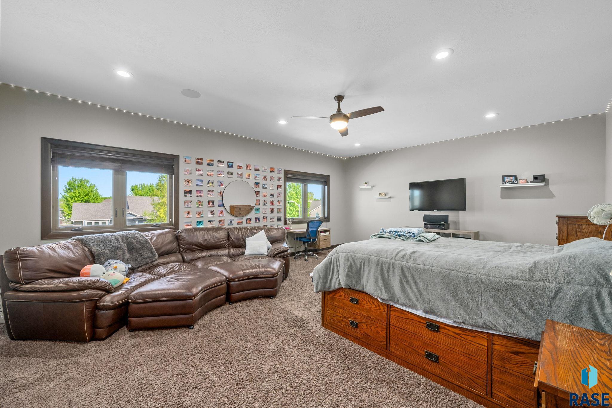 1301 Hyannis Port Ln, Sioux Falls
