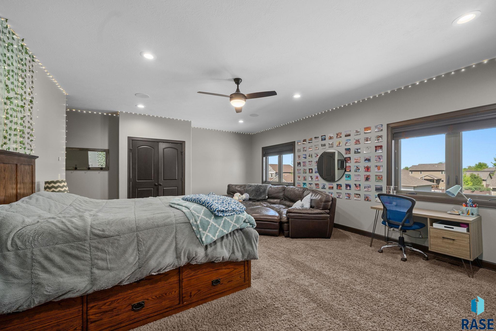 1301 Hyannis Port Ln, Sioux Falls