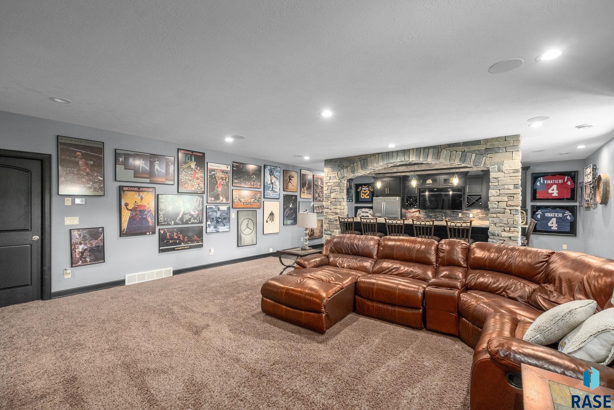 1301 Hyannis Port Ln, Sioux Falls