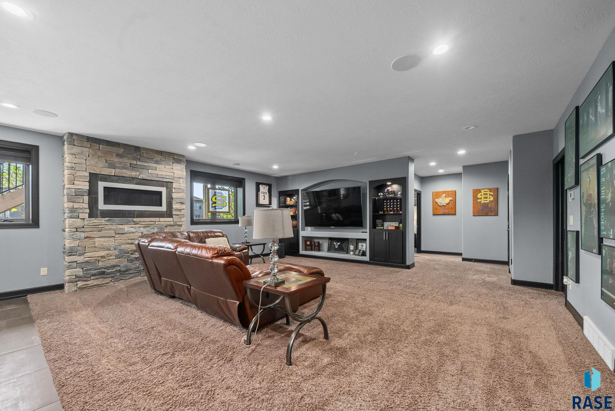 1301 Hyannis Port Ln, Sioux Falls