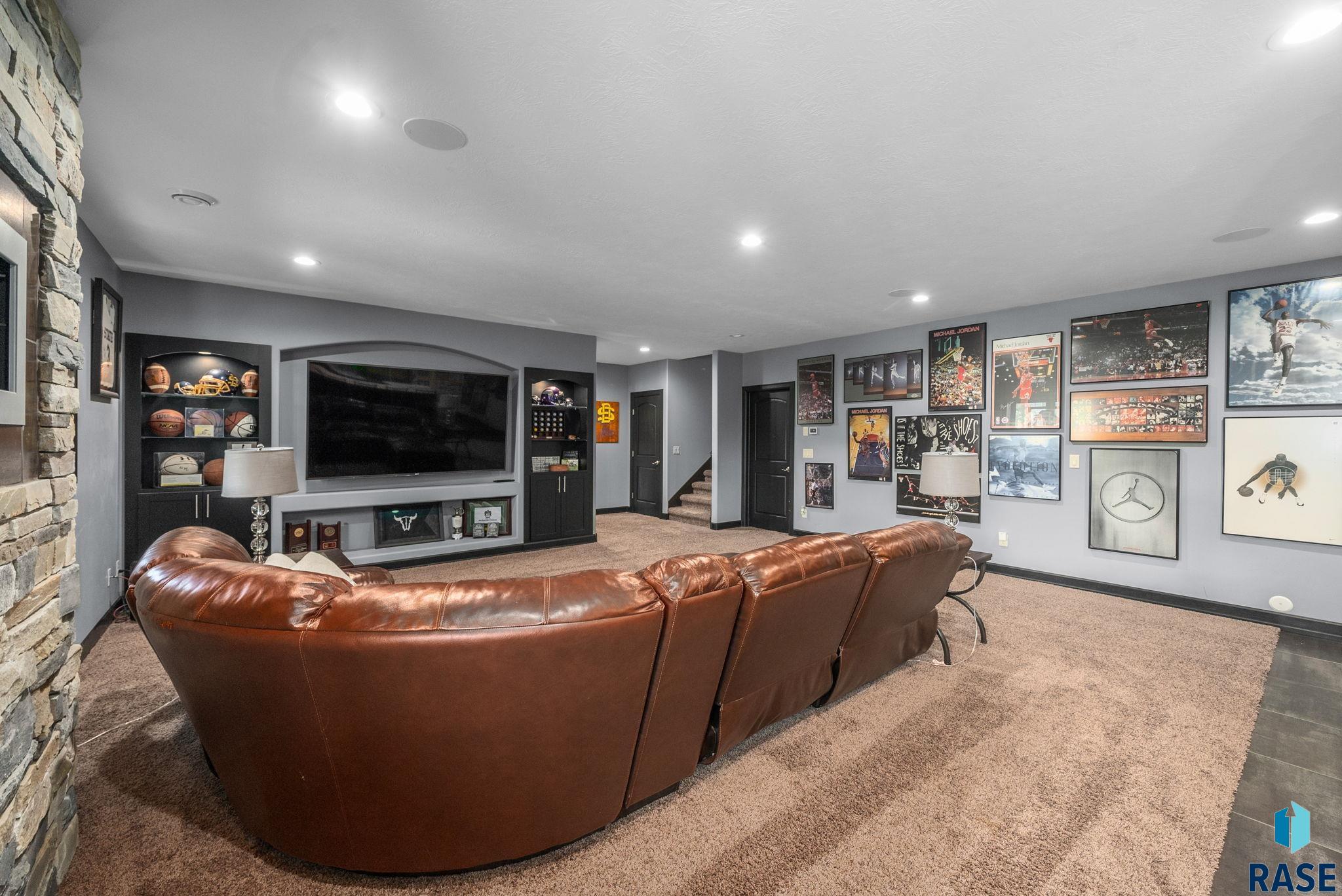 1301 Hyannis Port Ln, Sioux Falls